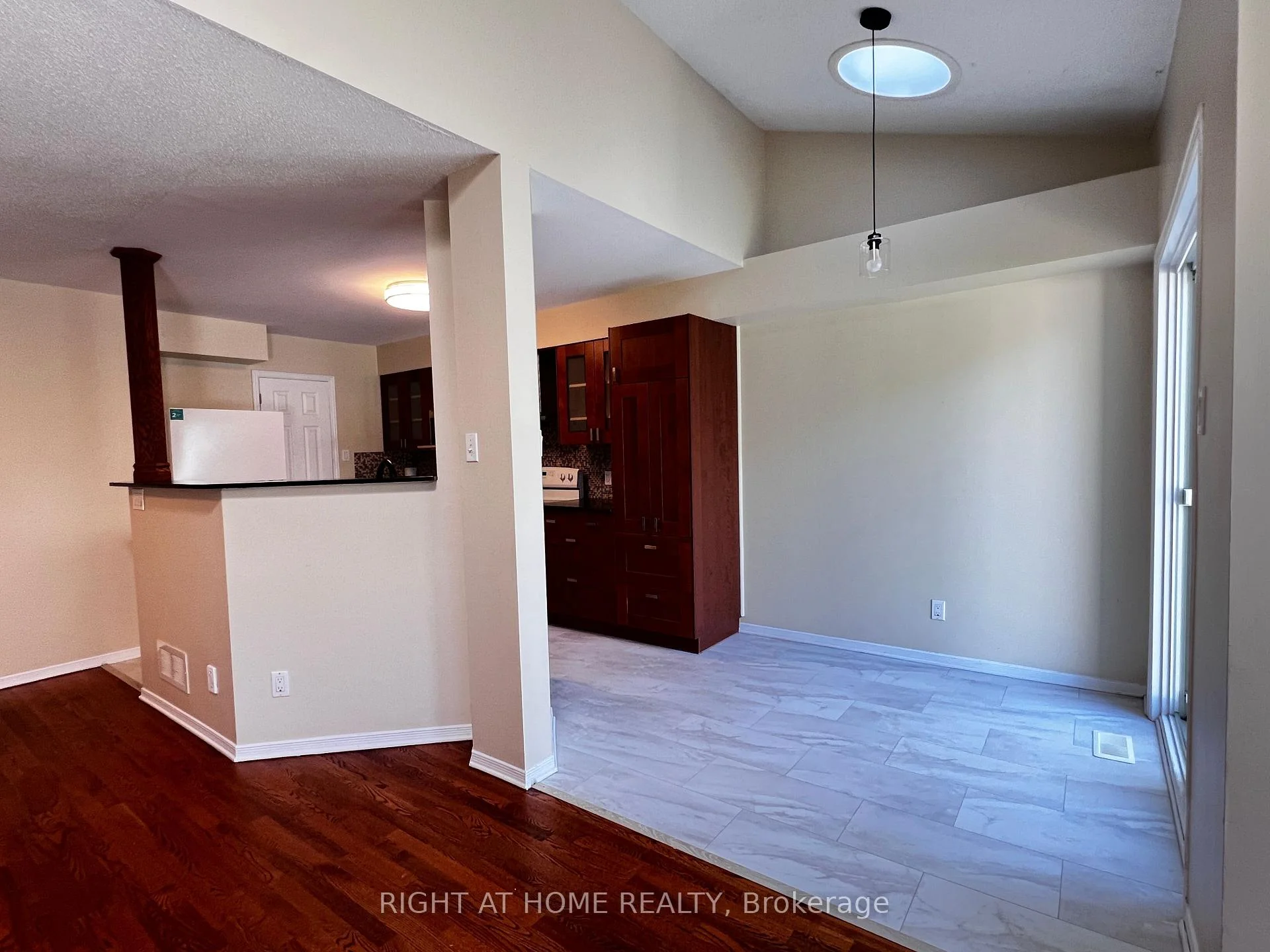Photo 12 of 1741 Jobin Crescent, Ottawa, Carson Grove — HOMEH