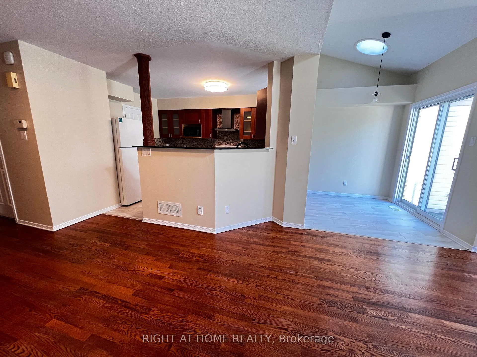 Photo 13 of 1741 Jobin Crescent, Ottawa, Carson Grove — HOMEH