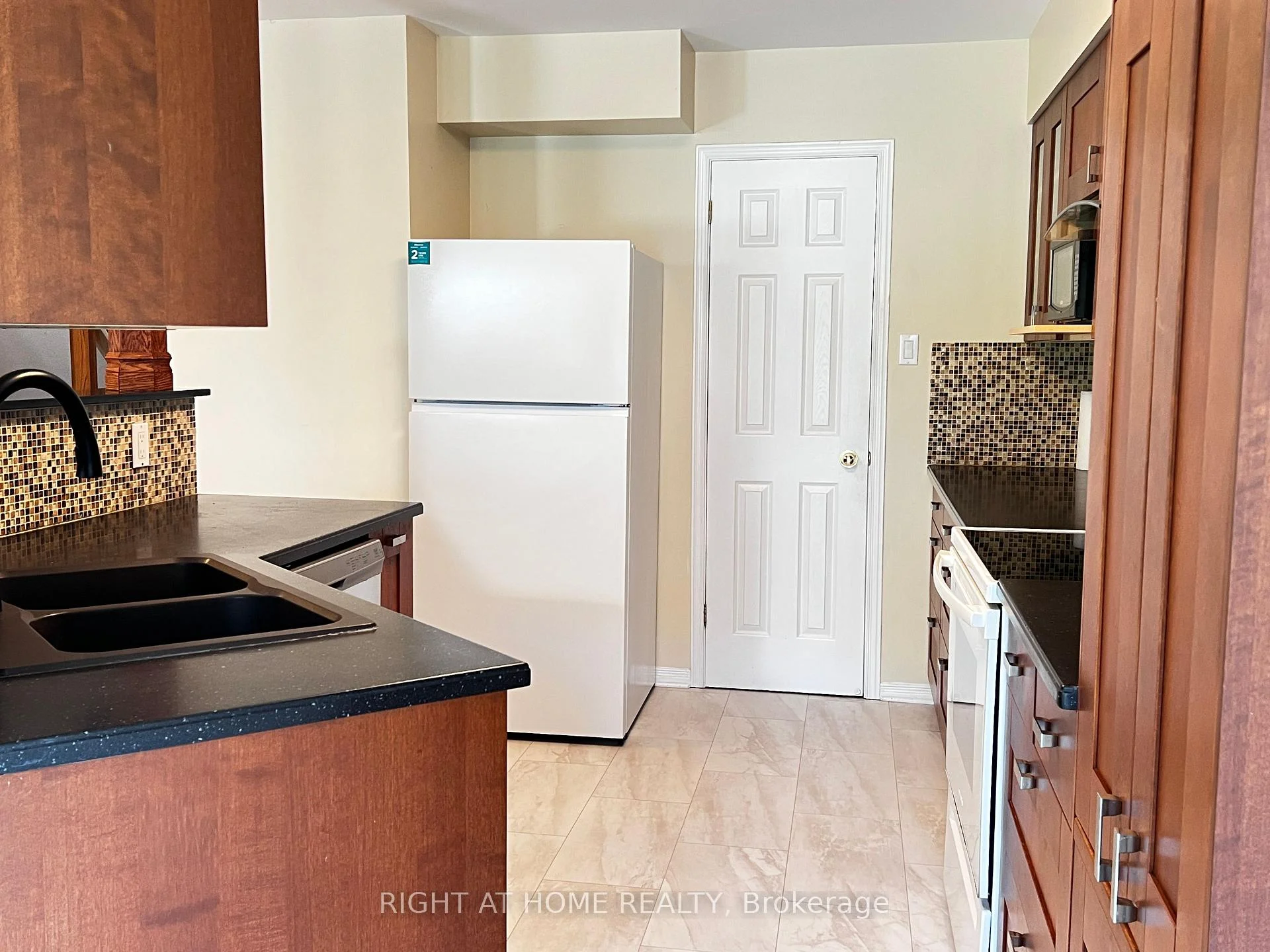 Photo 16 of 1741 Jobin Crescent, Ottawa, Carson Grove — HOMEH