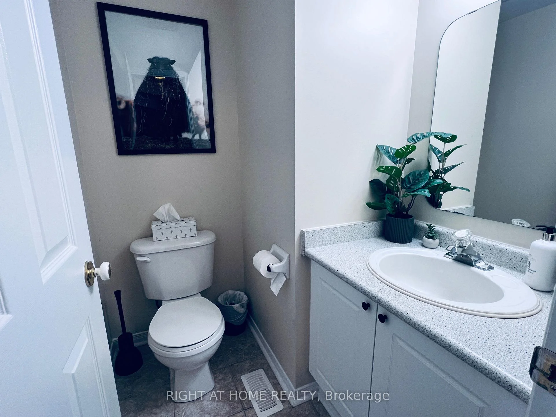 Photo 18 of 1741 Jobin Crescent, Ottawa, Carson Grove — HOMEH