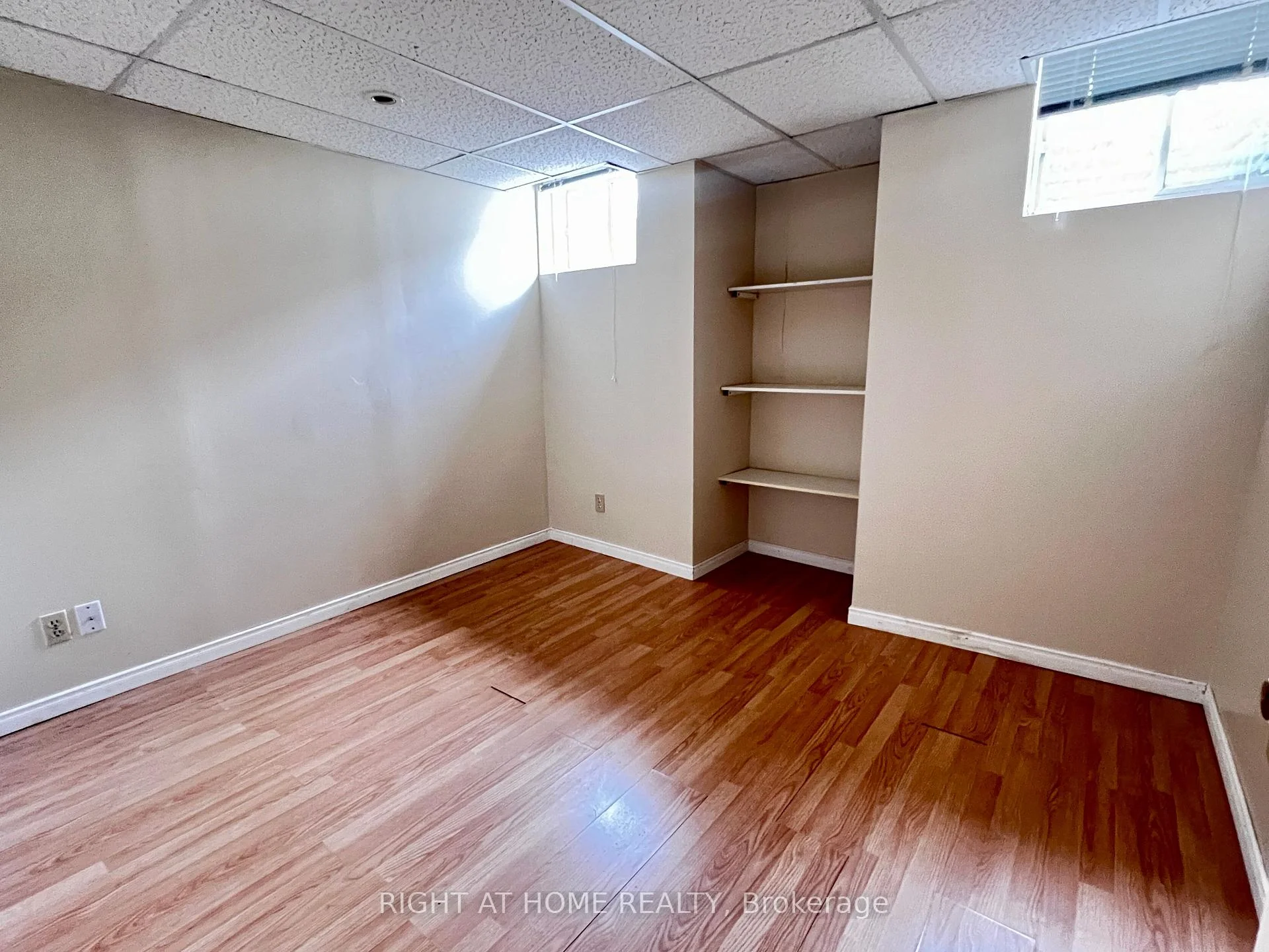 Photo 34 of 1741 Jobin Crescent, Ottawa, Carson Grove — HOMEH