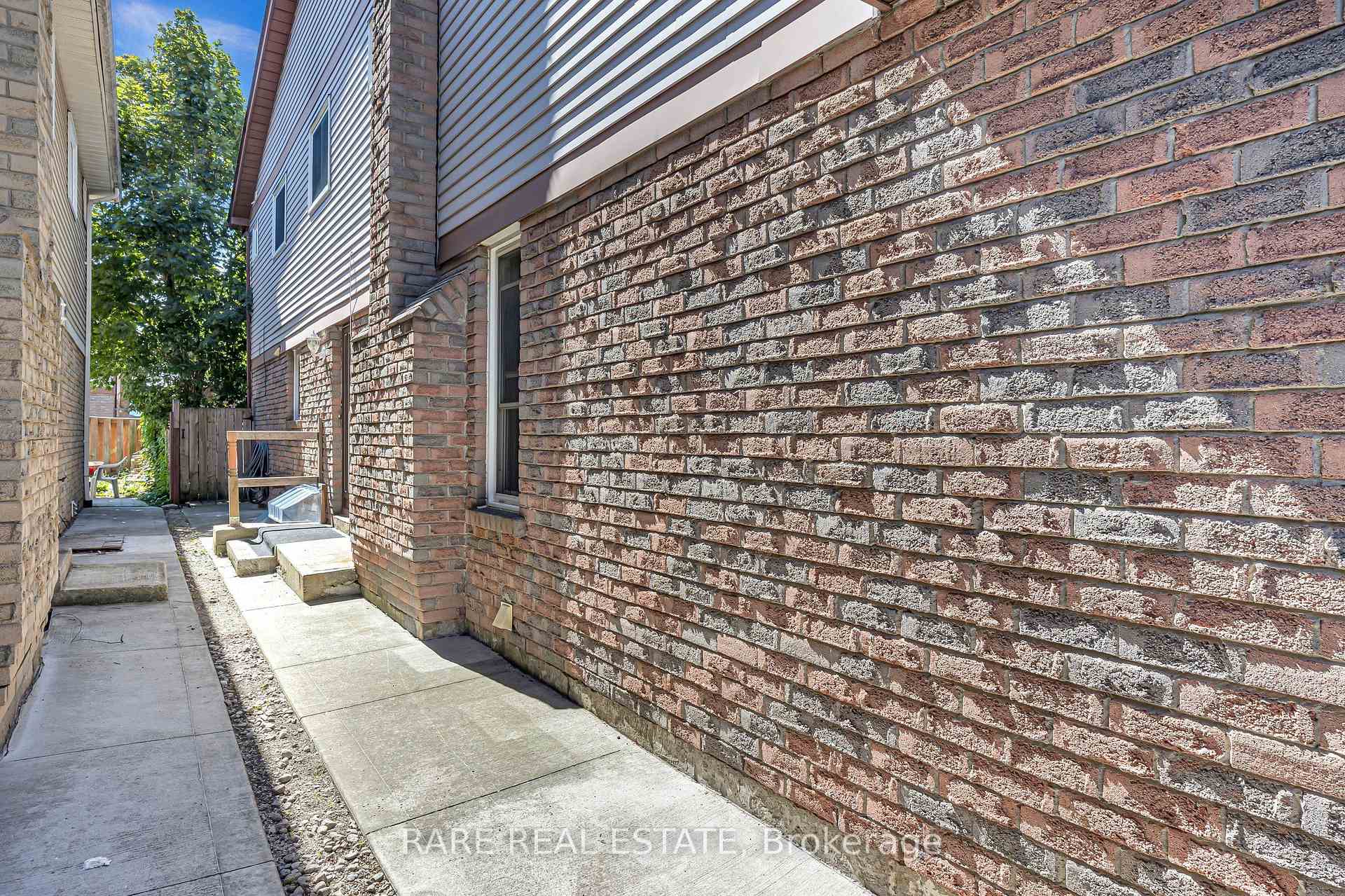 Photo 5 of 29 Abelard Avenue, Brampton, Fletcher's West — HOMEH