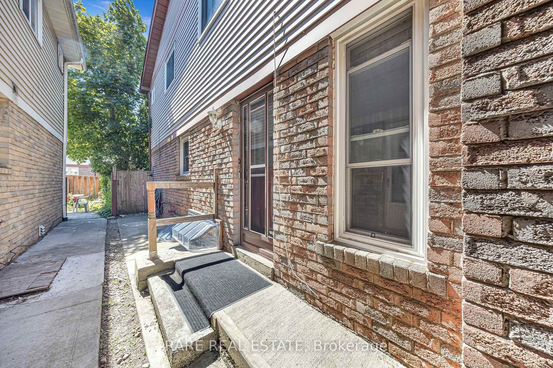 Photo 6 of 29 Abelard Avenue, Brampton, Fletcher's West — HOMEH