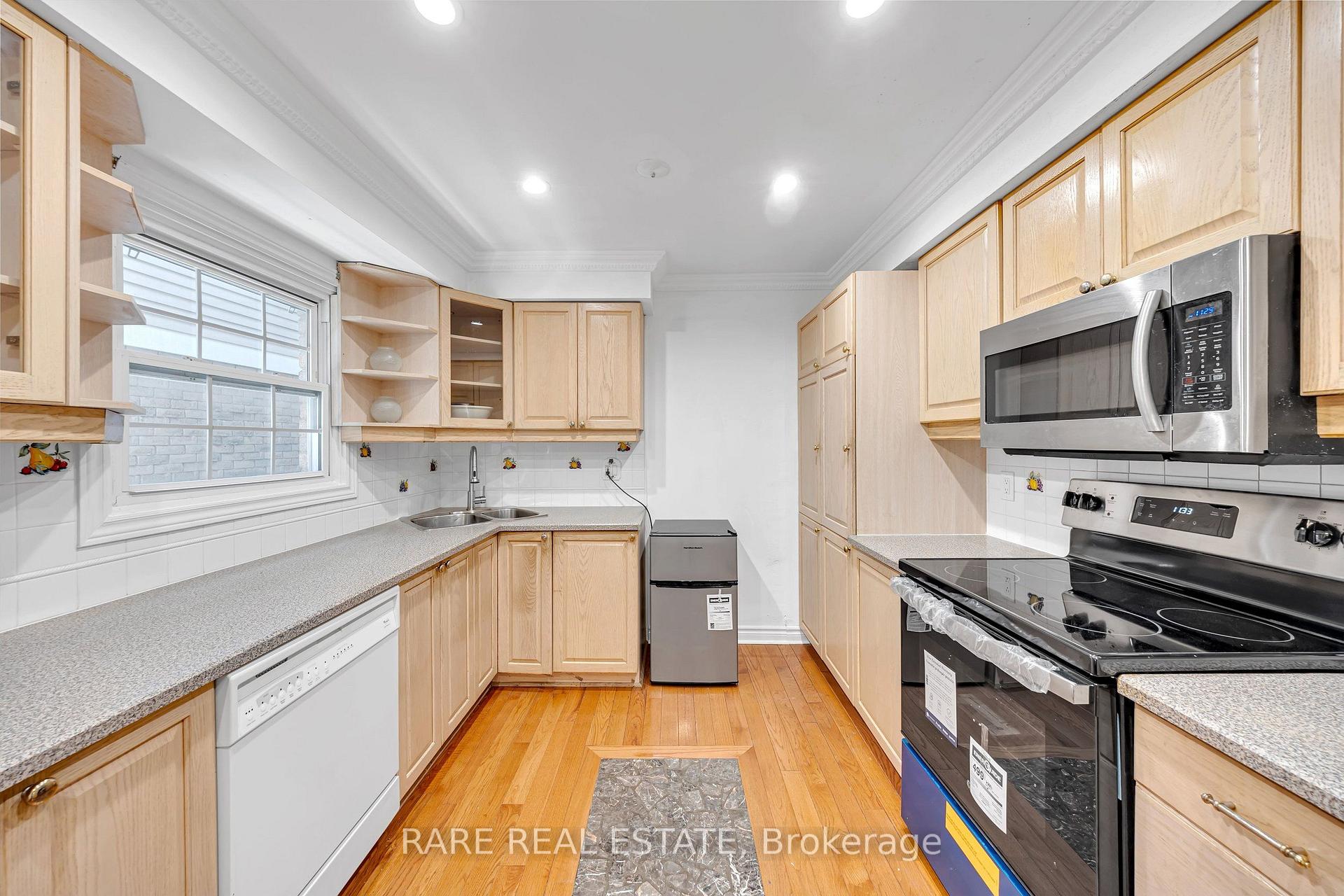 Photo 18 of 29 Abelard Avenue, Brampton, Fletcher's West — HOMEH