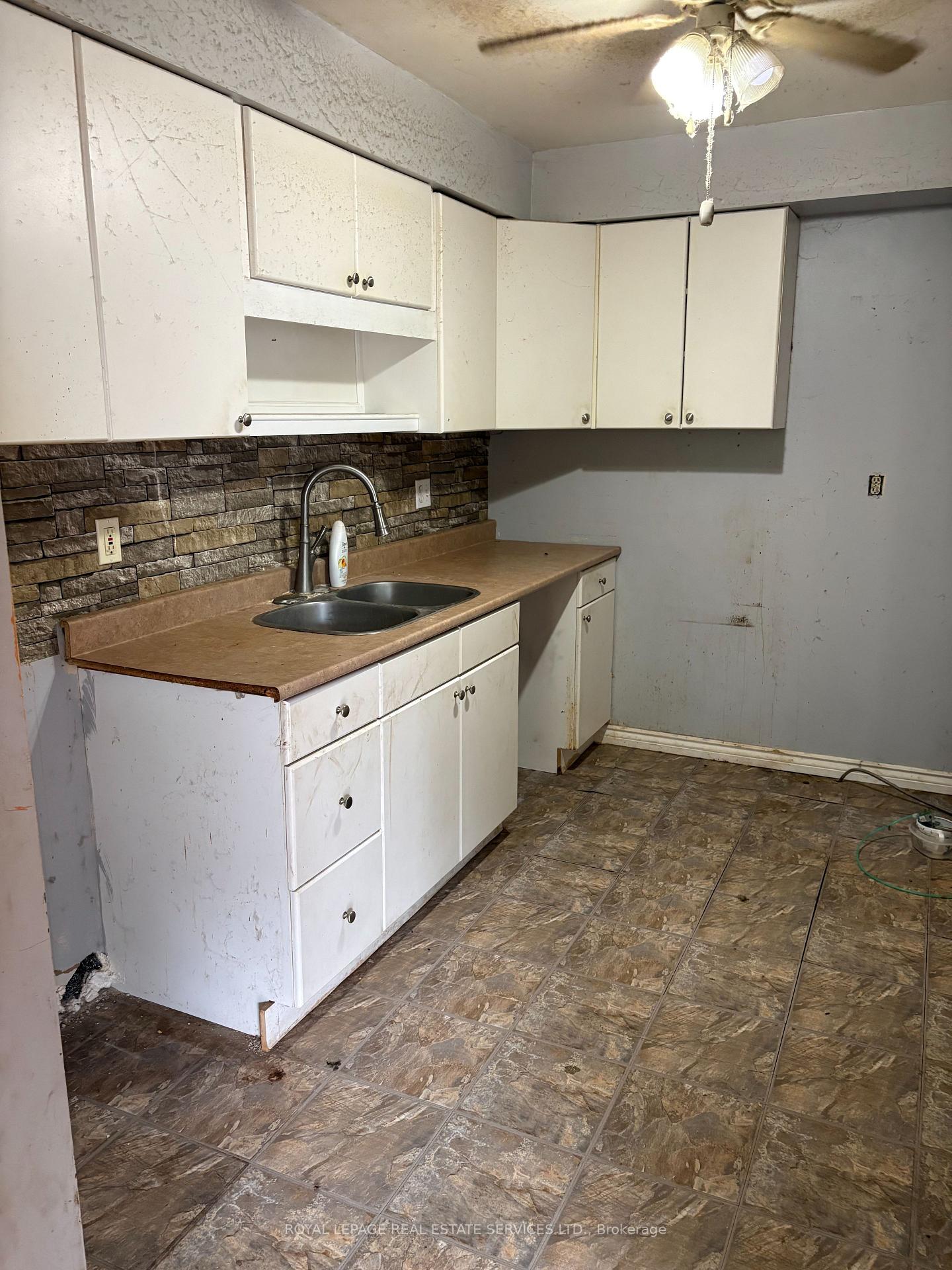 Photo 10 of 38 Parkside Drive, Brant, Paris — HOMEH