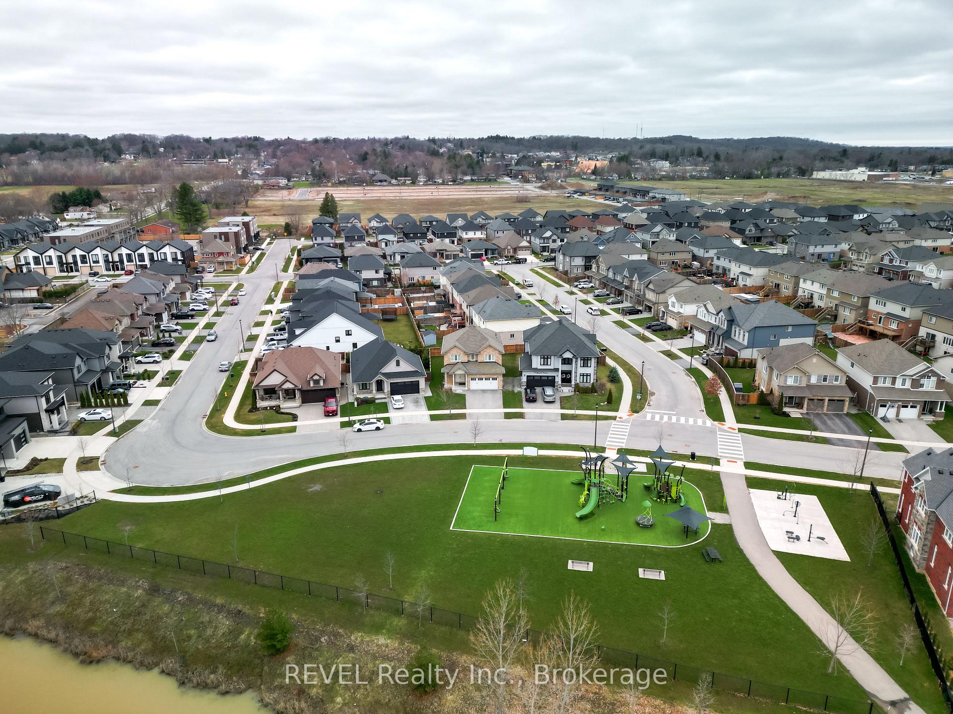 Photo 2 of 29 Bergenstein Crescent, Pelham, Fonthill — HOMEH