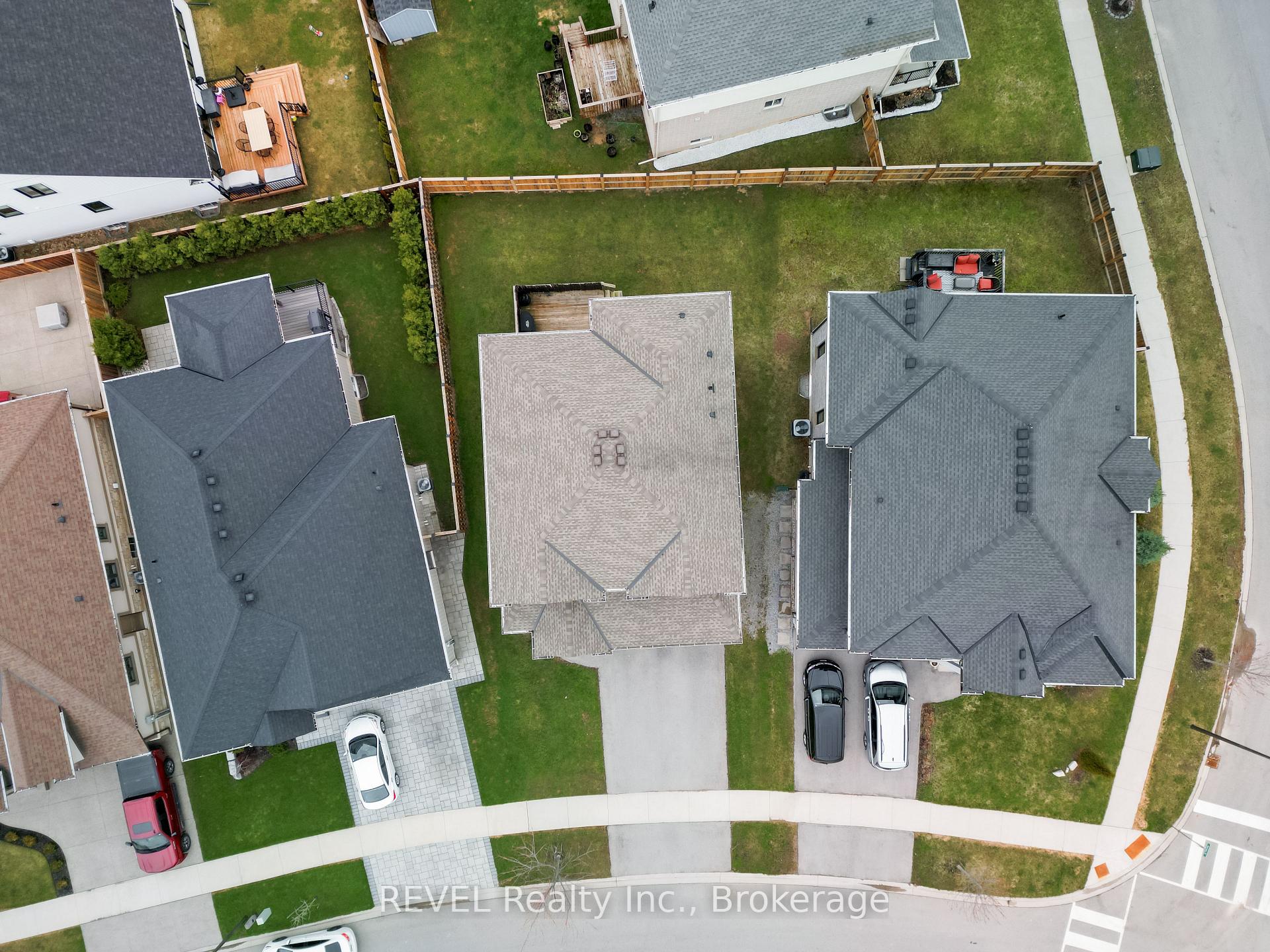 Photo 3 of 29 Bergenstein Crescent, Pelham, Fonthill — HOMEH