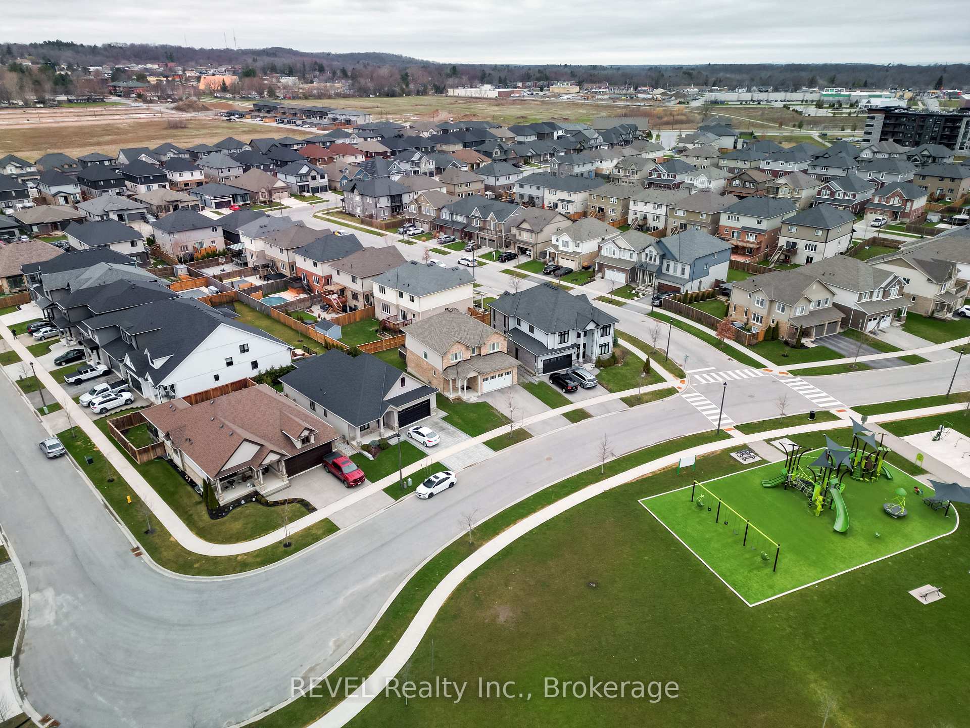 Photo 5 of 29 Bergenstein Crescent, Pelham, Fonthill — HOMEH