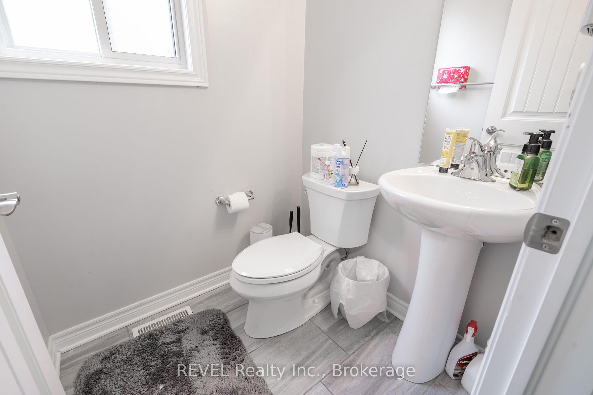 Photo 12 of 29 Bergenstein Crescent, Pelham, Fonthill — HOMEH