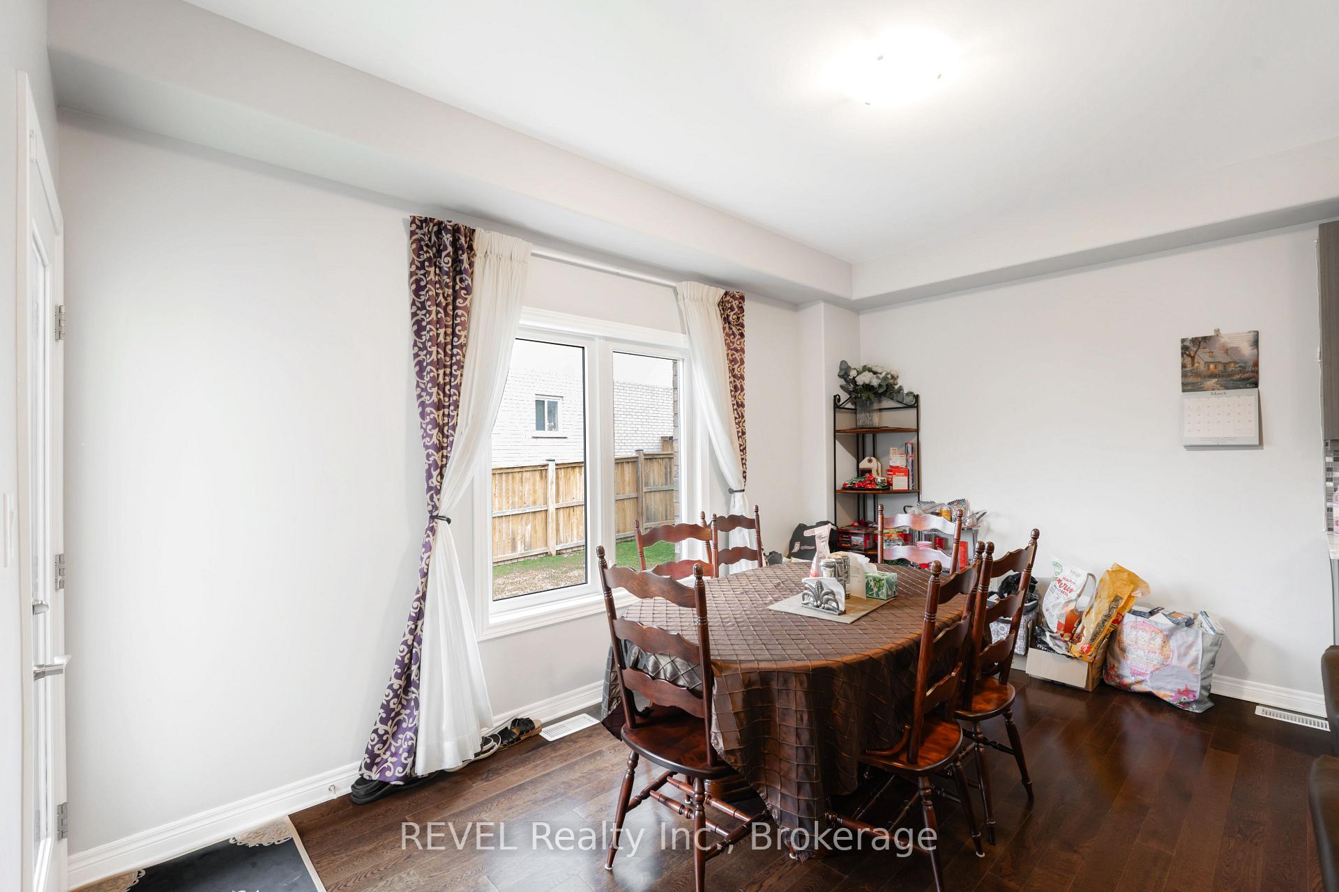Photo 18 of 29 Bergenstein Crescent, Pelham, Fonthill — HOMEH