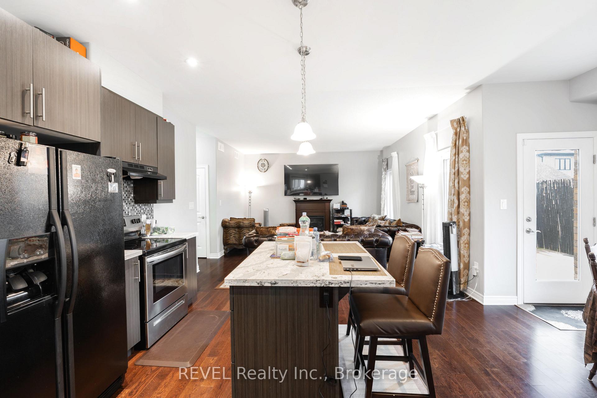 Photo 24 of 29 Bergenstein Crescent, Pelham, Fonthill — HOMEH