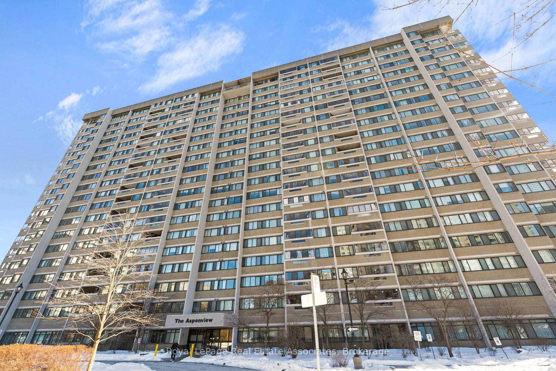 Photo 2 of Unit 912, 50 Elm Drive E, Mississauga, Mississauga Valleys — HOMEH