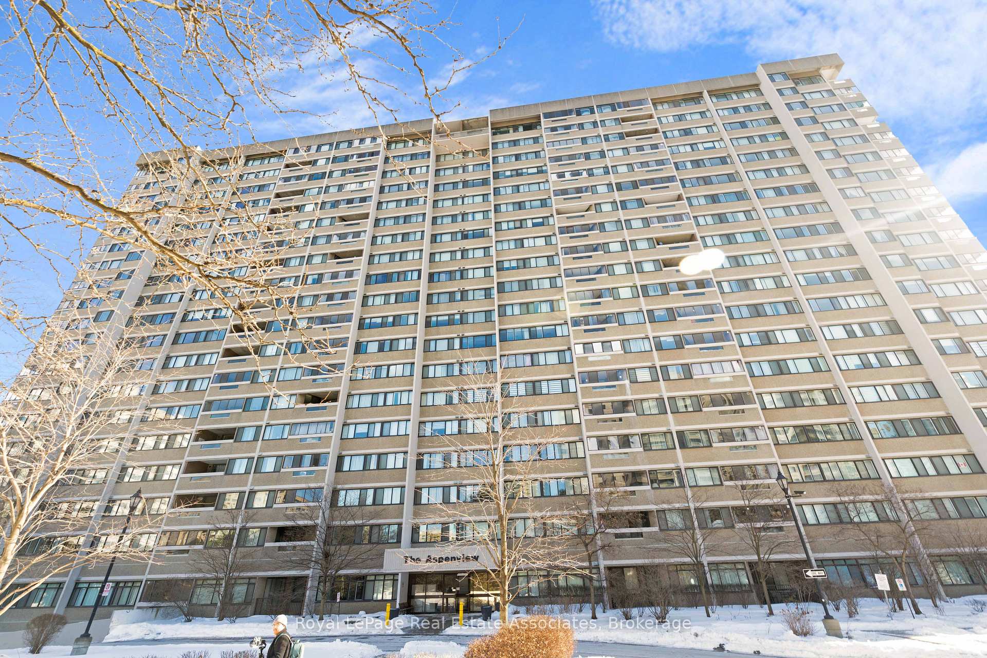 Photo 1 of Unit 912, 50 Elm Drive E, Mississauga, Mississauga Valleys — HOMEH