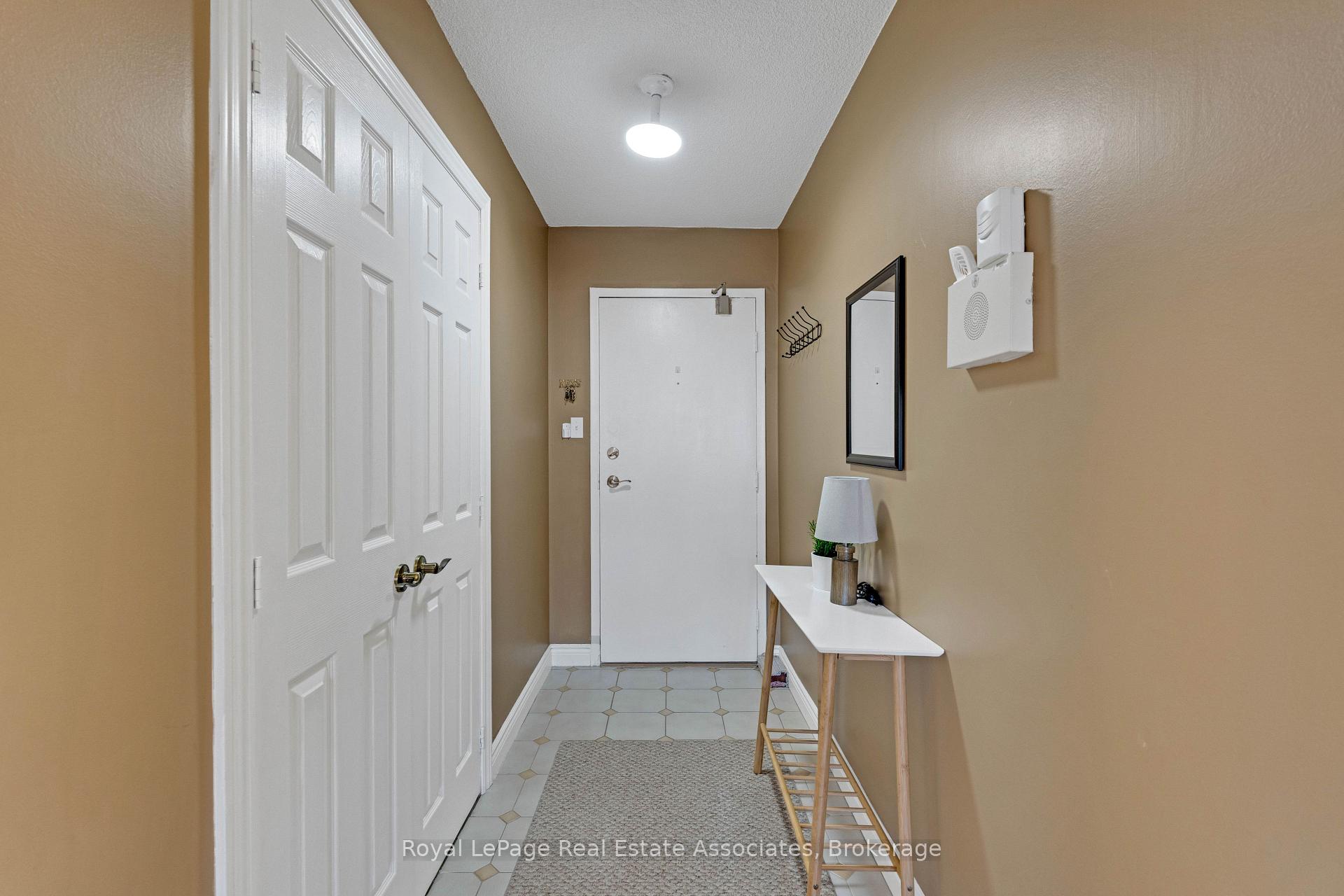 Photo 4 of Unit 912, 50 Elm Drive E, Mississauga, Mississauga Valleys — HOMEH