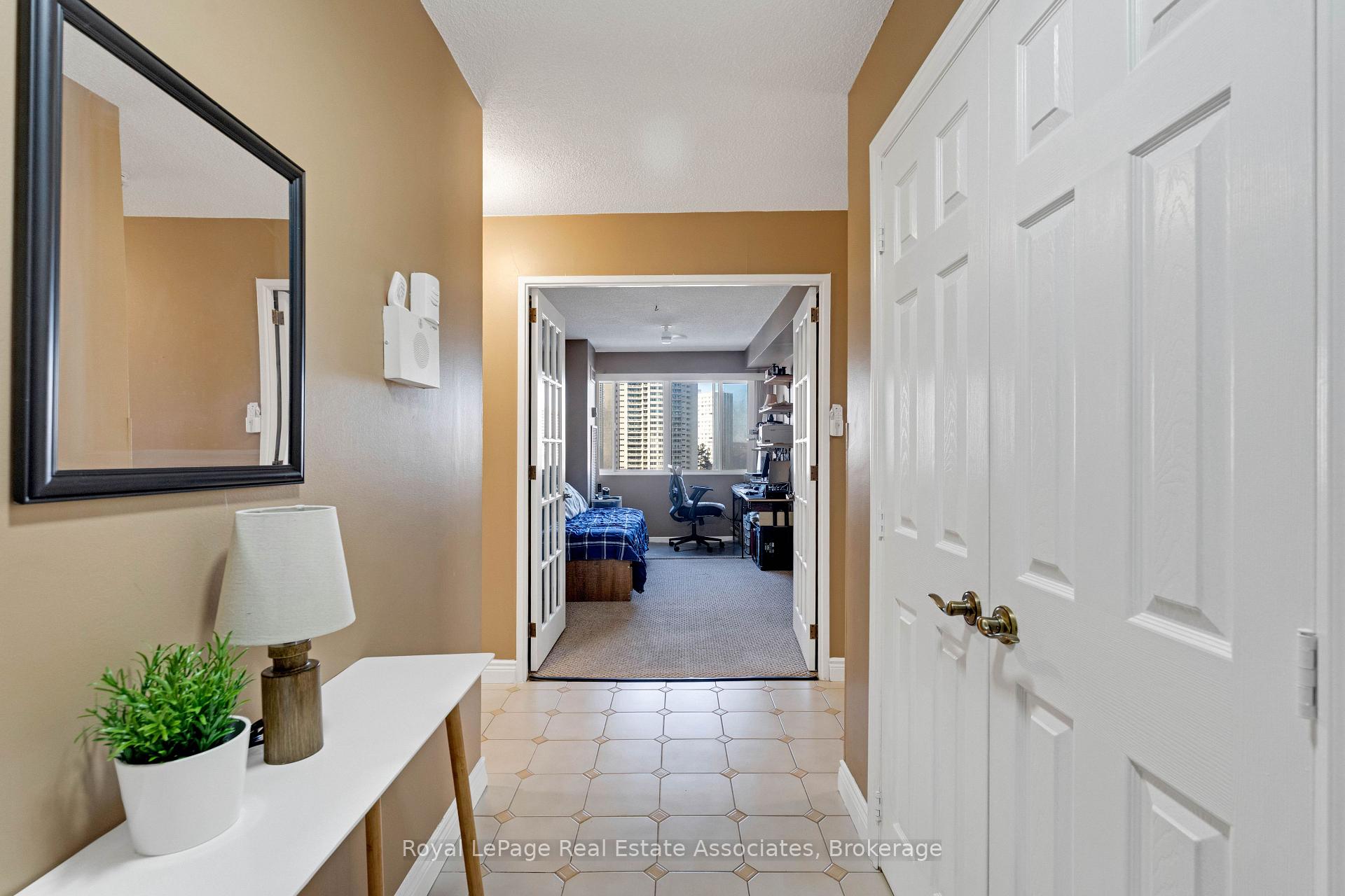 Photo 5 of Unit 912, 50 Elm Drive E, Mississauga, Mississauga Valleys — HOMEH