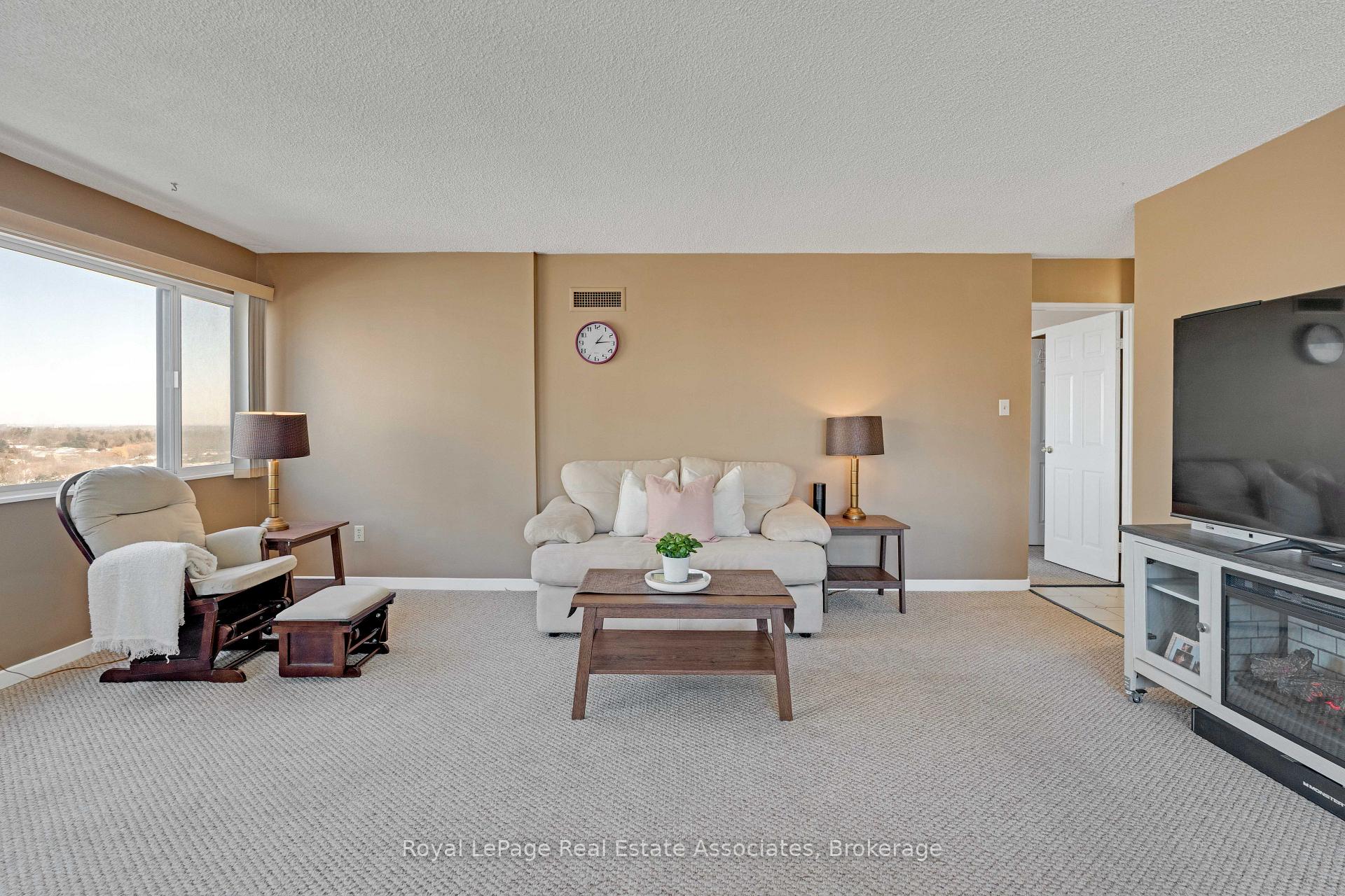 Photo 7 of Unit 912, 50 Elm Drive E, Mississauga, Mississauga Valleys — HOMEH