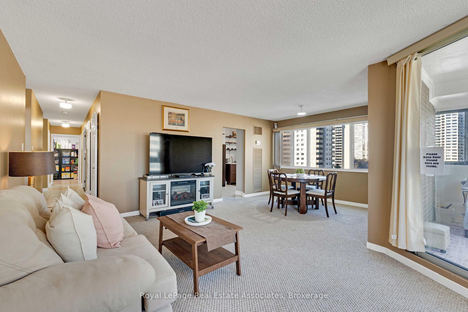 Photo 8 of Unit 912, 50 Elm Drive E, Mississauga, Mississauga Valleys — HOMEH