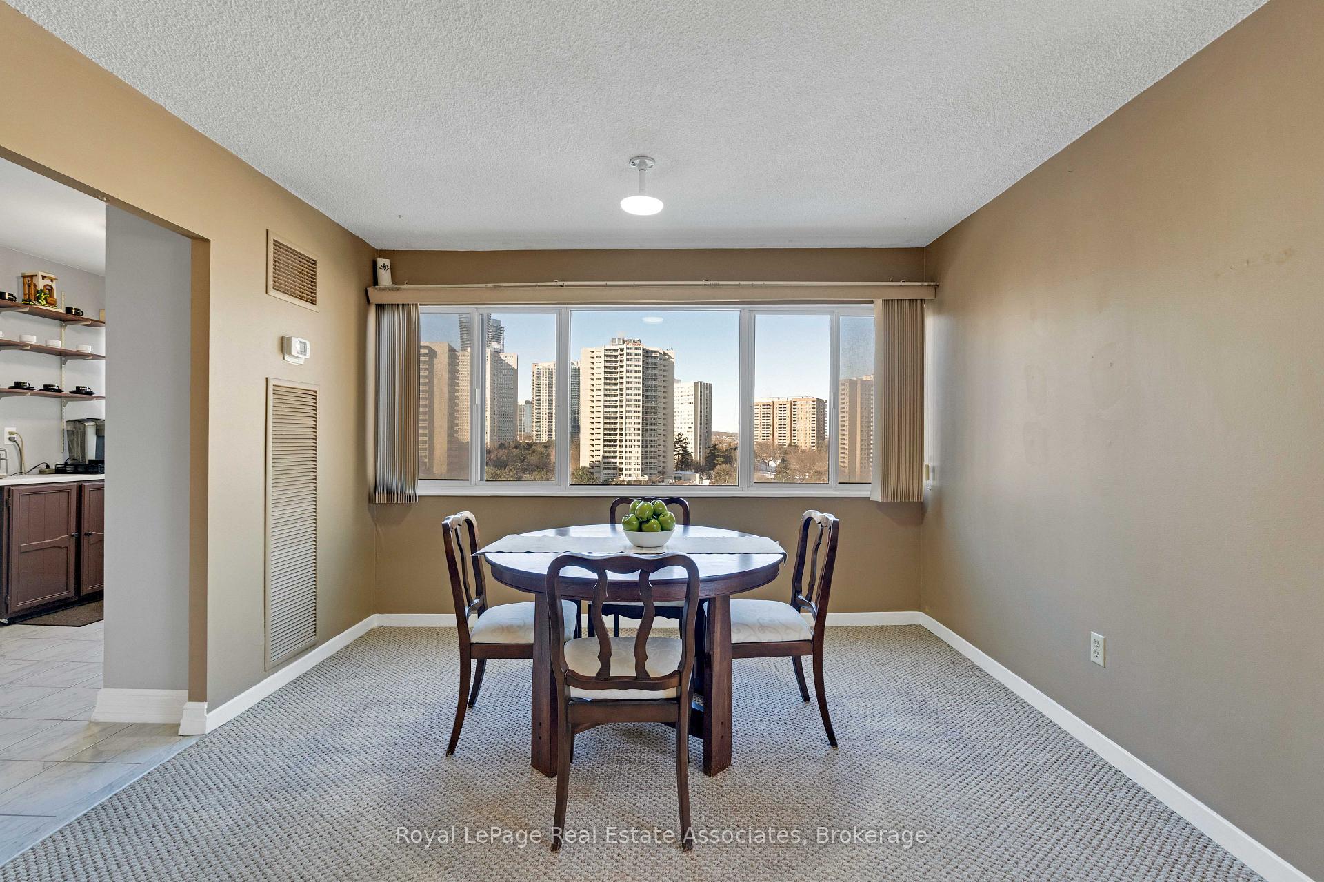 Photo 13 of Unit 912, 50 Elm Drive E, Mississauga, Mississauga Valleys — HOMEH