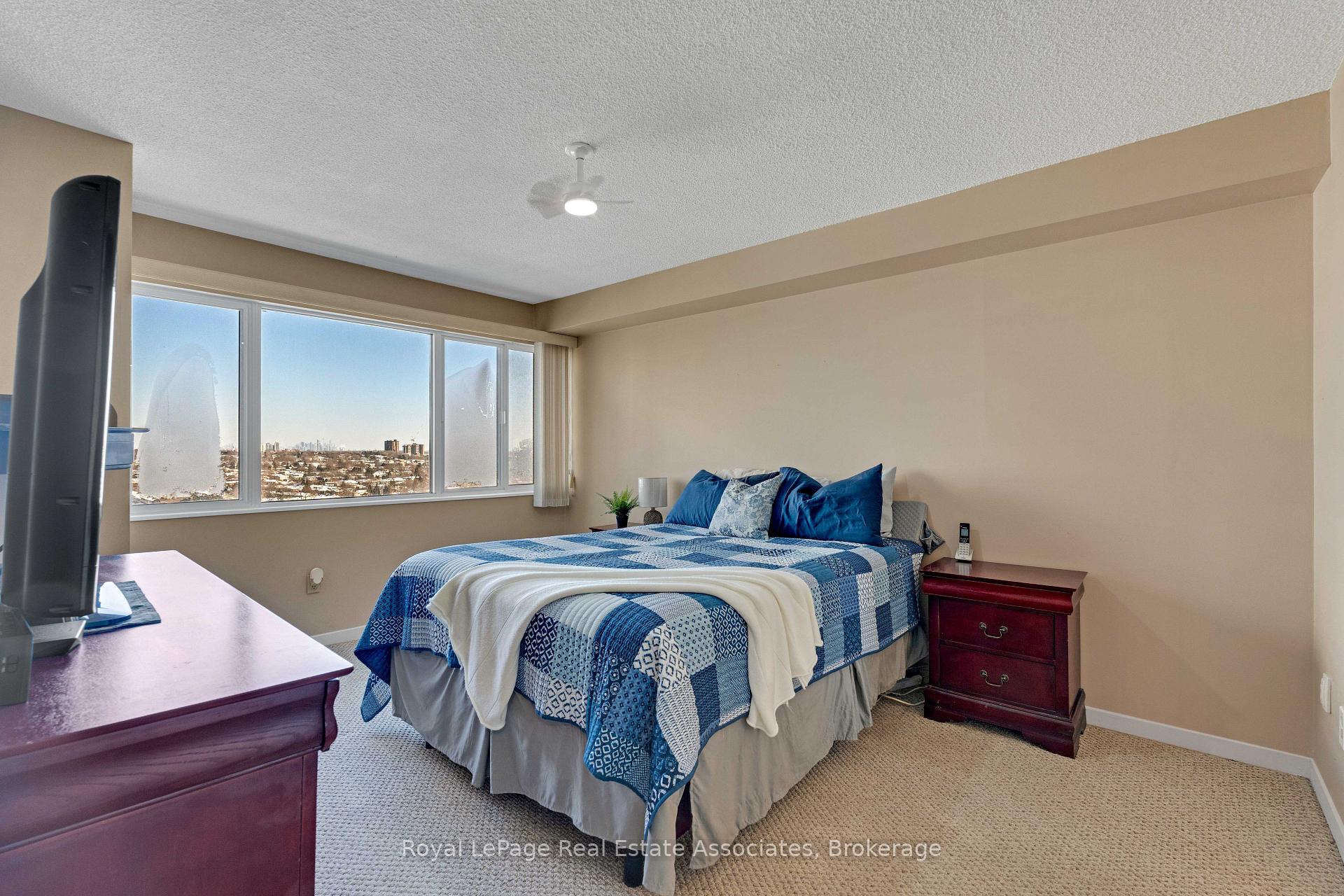 Photo 14 of Unit 912, 50 Elm Drive E, Mississauga, Mississauga Valleys — HOMEH