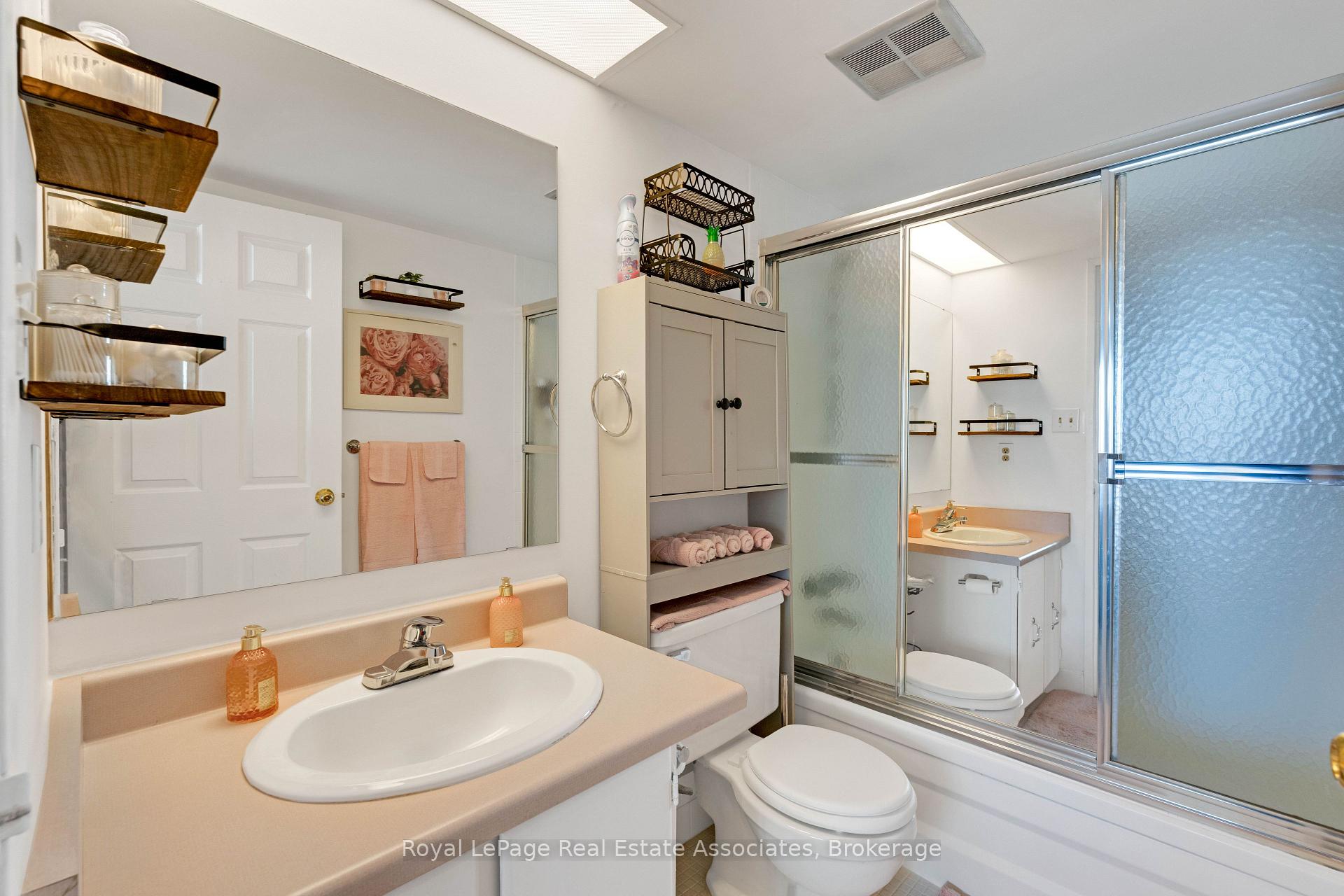 Photo 17 of Unit 912, 50 Elm Drive E, Mississauga, Mississauga Valleys — HOMEH