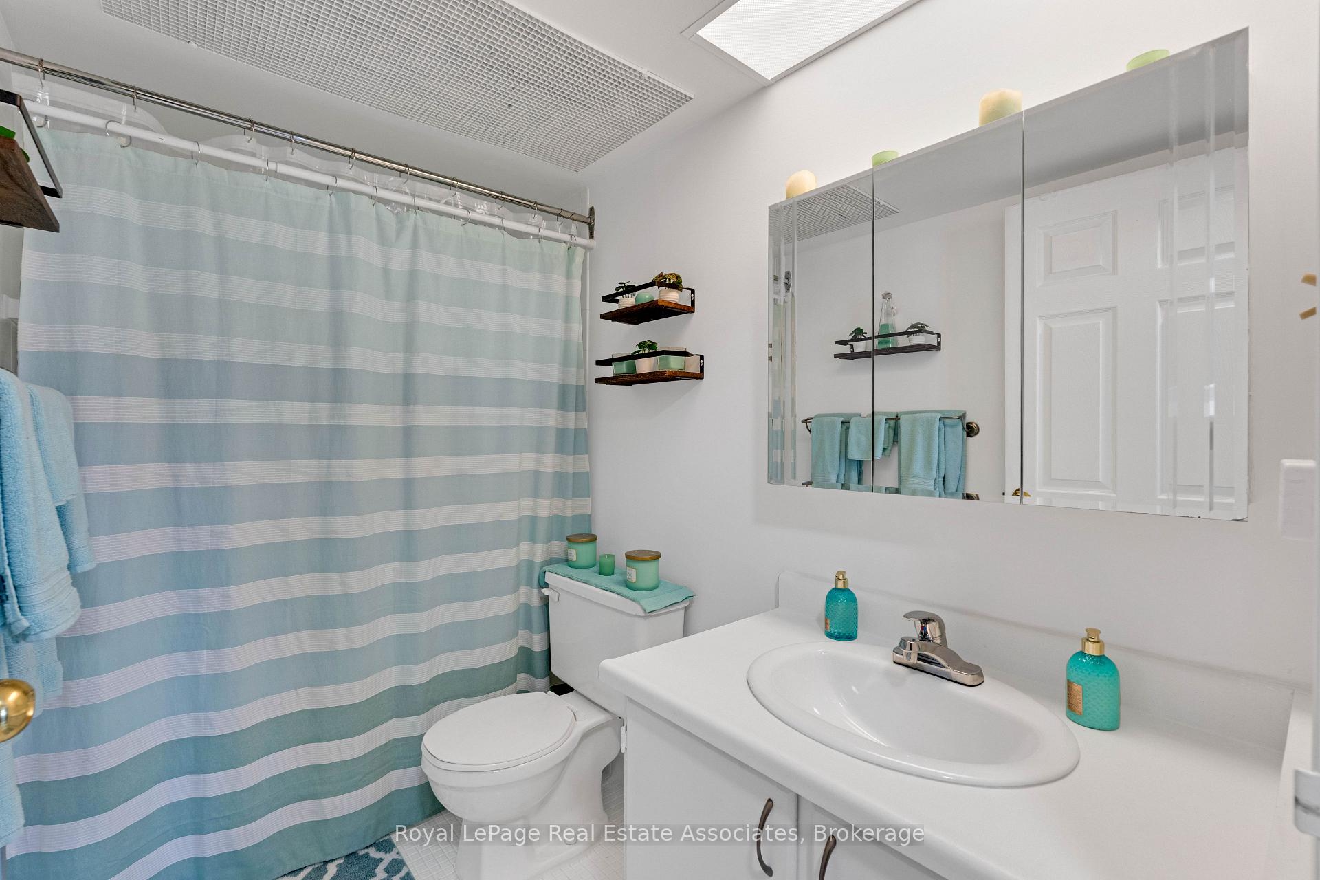 Photo 22 of Unit 912, 50 Elm Drive E, Mississauga, Mississauga Valleys — HOMEH