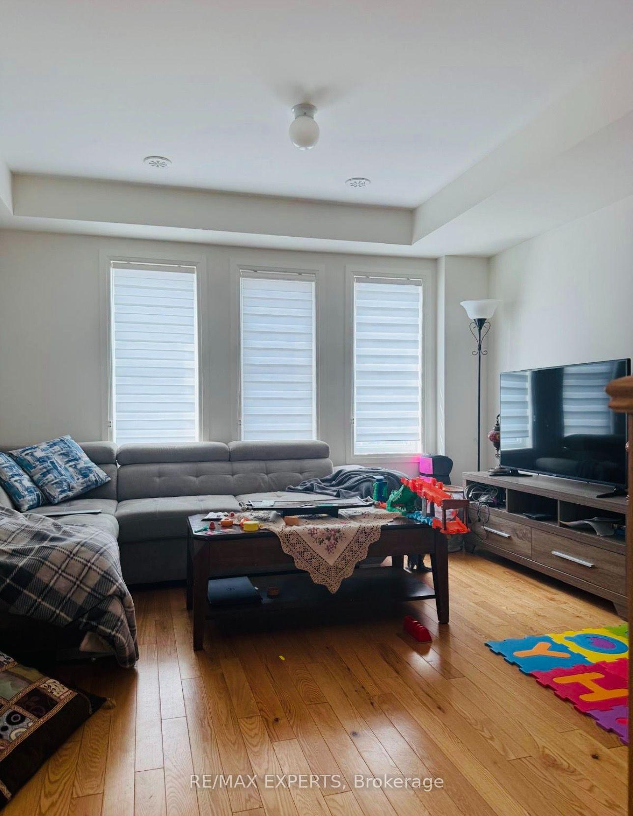 Photo 4 of 142 King William Way, Clarington, Bowmanville — HOMEH