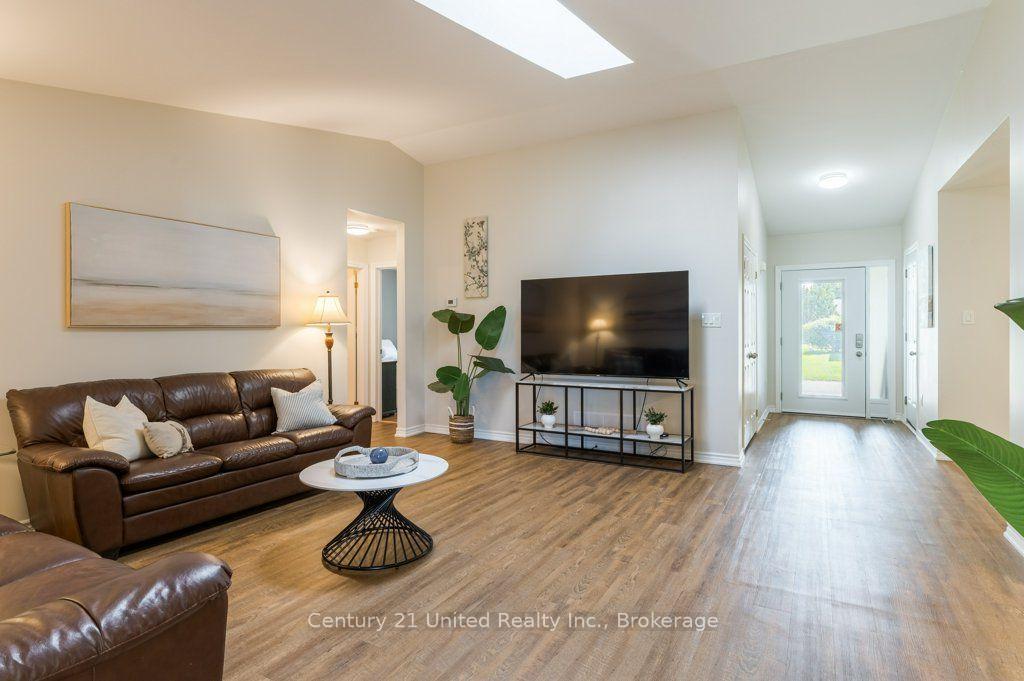 Photo 13 of 11 Algonquin Trail, Clarington, Bowmanville — HOMEH
