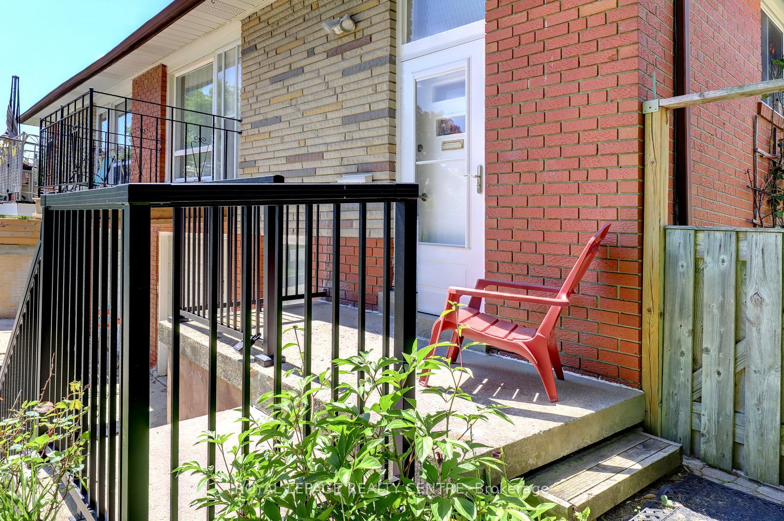 Photo 3 of 1278 Shamir Crescent, Mississauga, Erindale — HOMEH