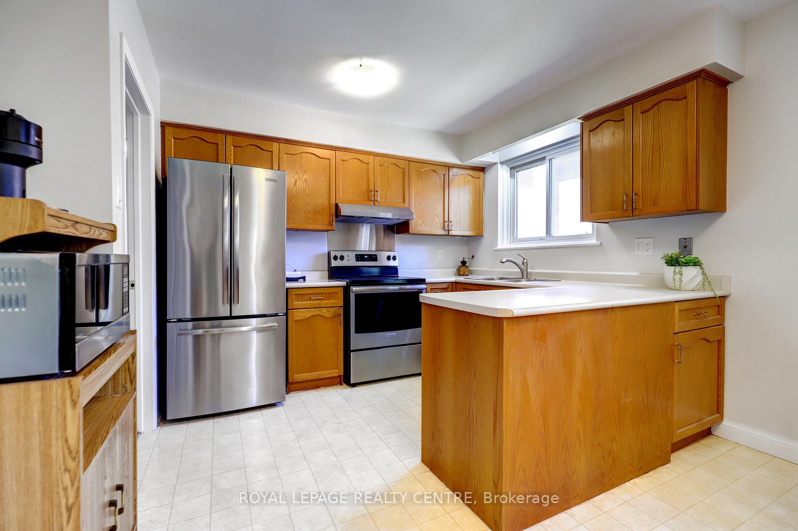 Photo 12 of 1278 Shamir Crescent, Mississauga, Erindale — HOMEH