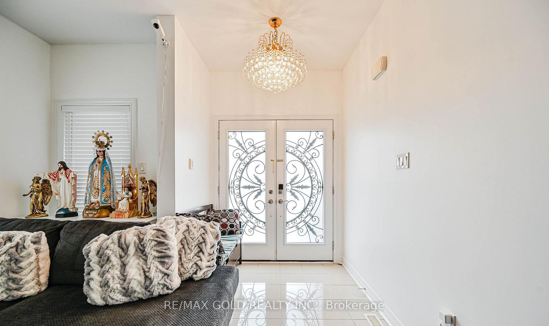 Photo 3 of 7 Bellotti Crescent, Ajax, Northeast Ajax — HOMEH