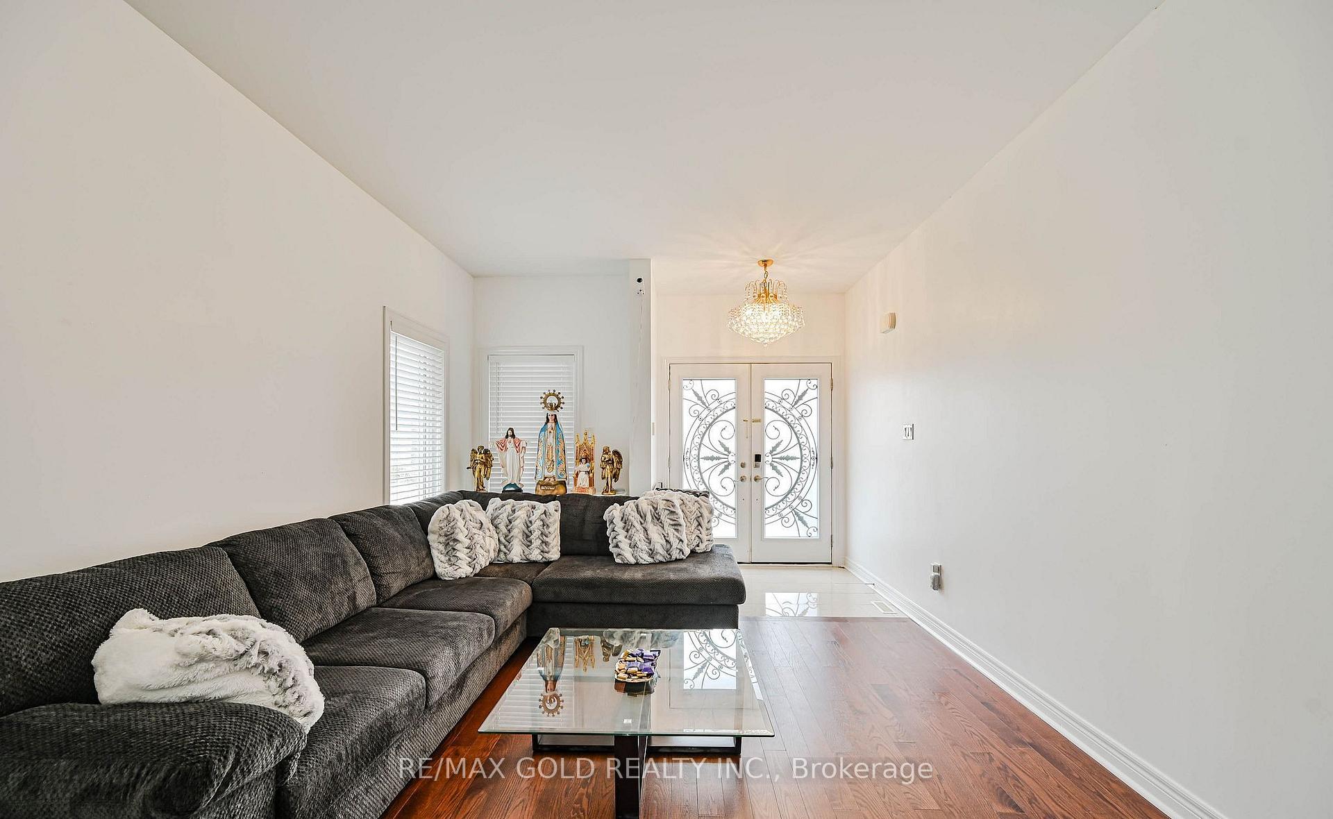 Photo 4 of 7 Bellotti Crescent, Ajax, Northeast Ajax — HOMEH