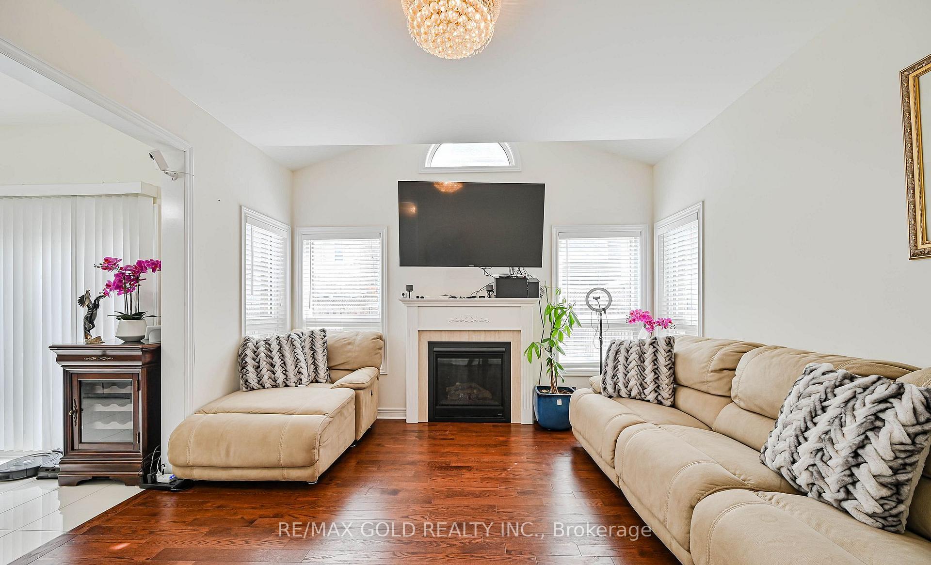 Photo 6 of 7 Bellotti Crescent, Ajax, Northeast Ajax — HOMEH