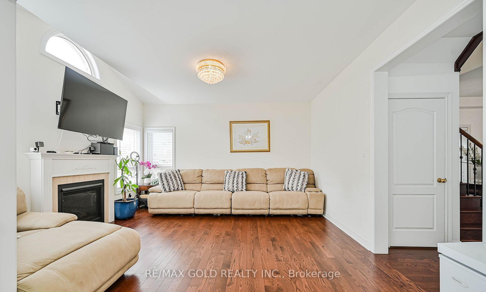 Photo 7 of 7 Bellotti Crescent, Ajax, Northeast Ajax — HOMEH