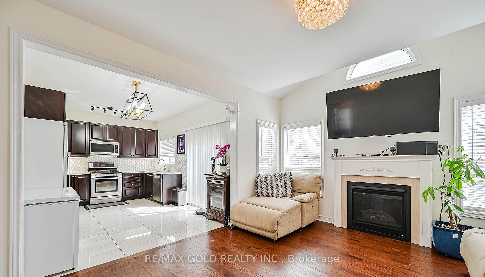 Photo 9 of 7 Bellotti Crescent, Ajax, Northeast Ajax — HOMEH