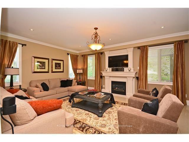Photo 4 of 2271 Lyndhurst Drive, Oakville, Joshua Creek — HOMEH