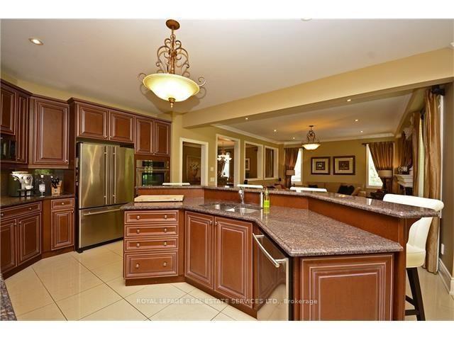 Photo 10 of 2271 Lyndhurst Drive, Oakville, Joshua Creek — HOMEH