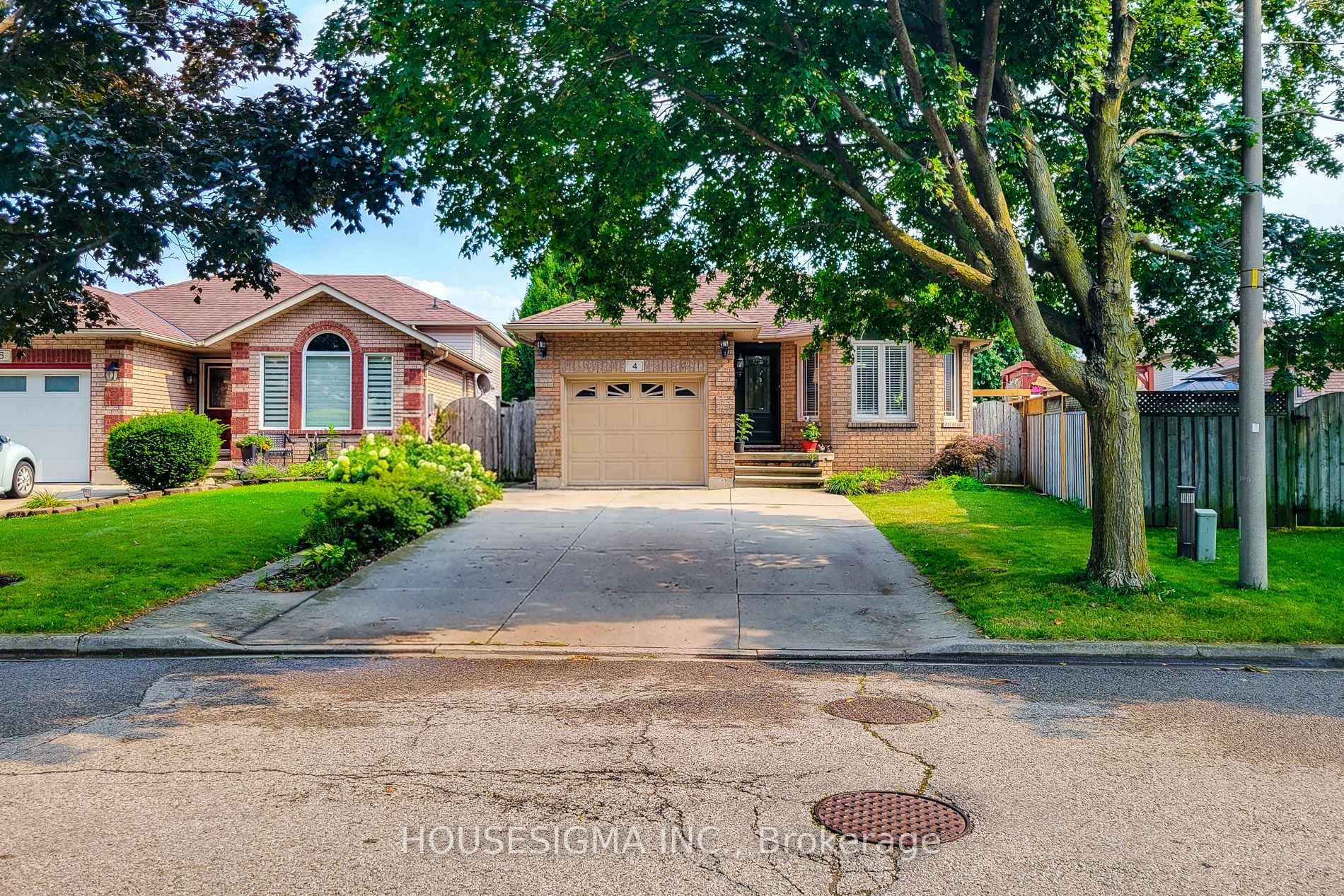 Photo 1 of 4 Treeview Court, Hamilton, Stoney Creek Mountain — HOMEH