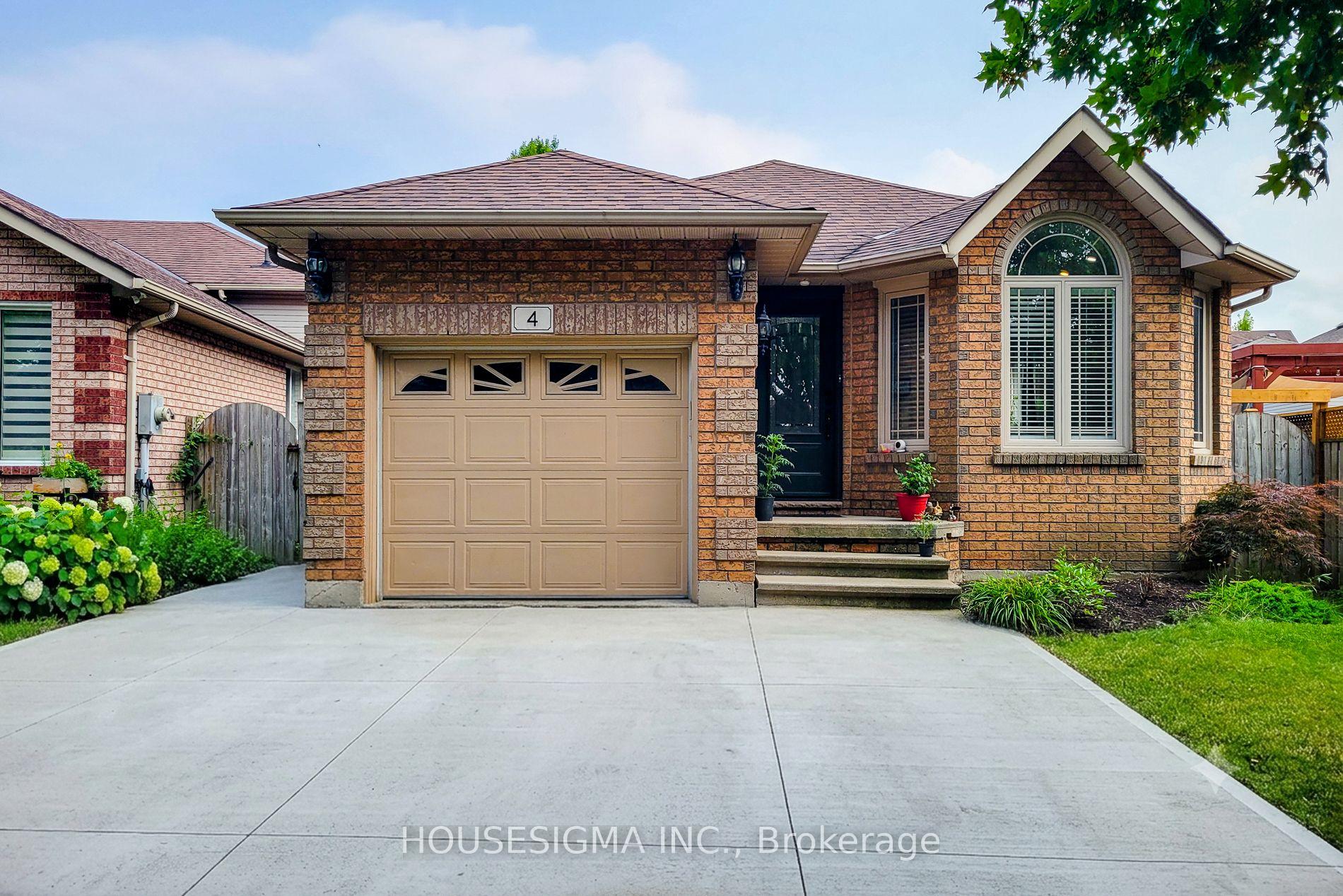 Photo 2 of 4 Treeview Court, Hamilton, Stoney Creek Mountain — HOMEH