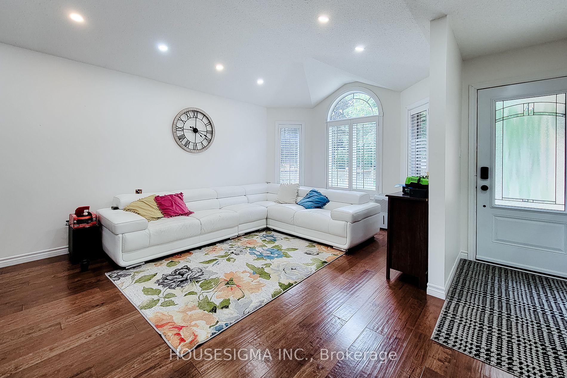 Photo 4 of 4 Treeview Court, Hamilton, Stoney Creek Mountain — HOMEH