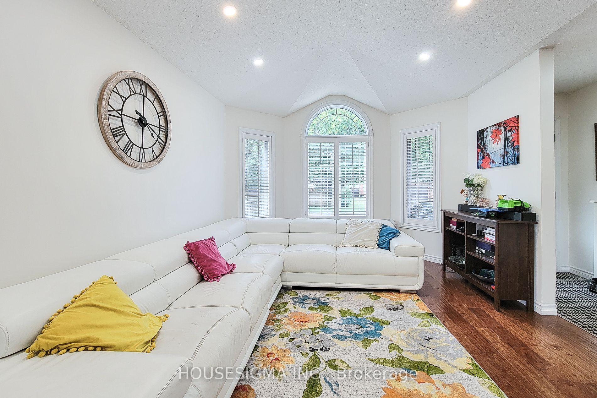 Photo 5 of 4 Treeview Court, Hamilton, Stoney Creek Mountain — HOMEH