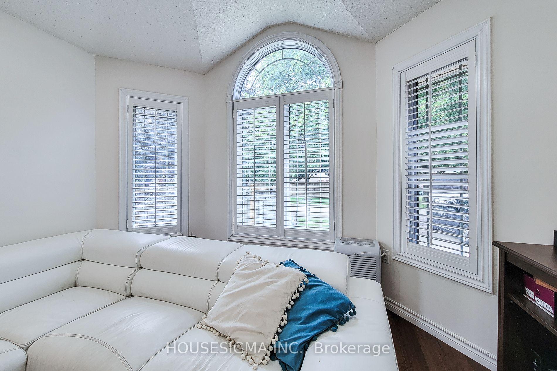 Photo 6 of 4 Treeview Court, Hamilton, Stoney Creek Mountain — HOMEH