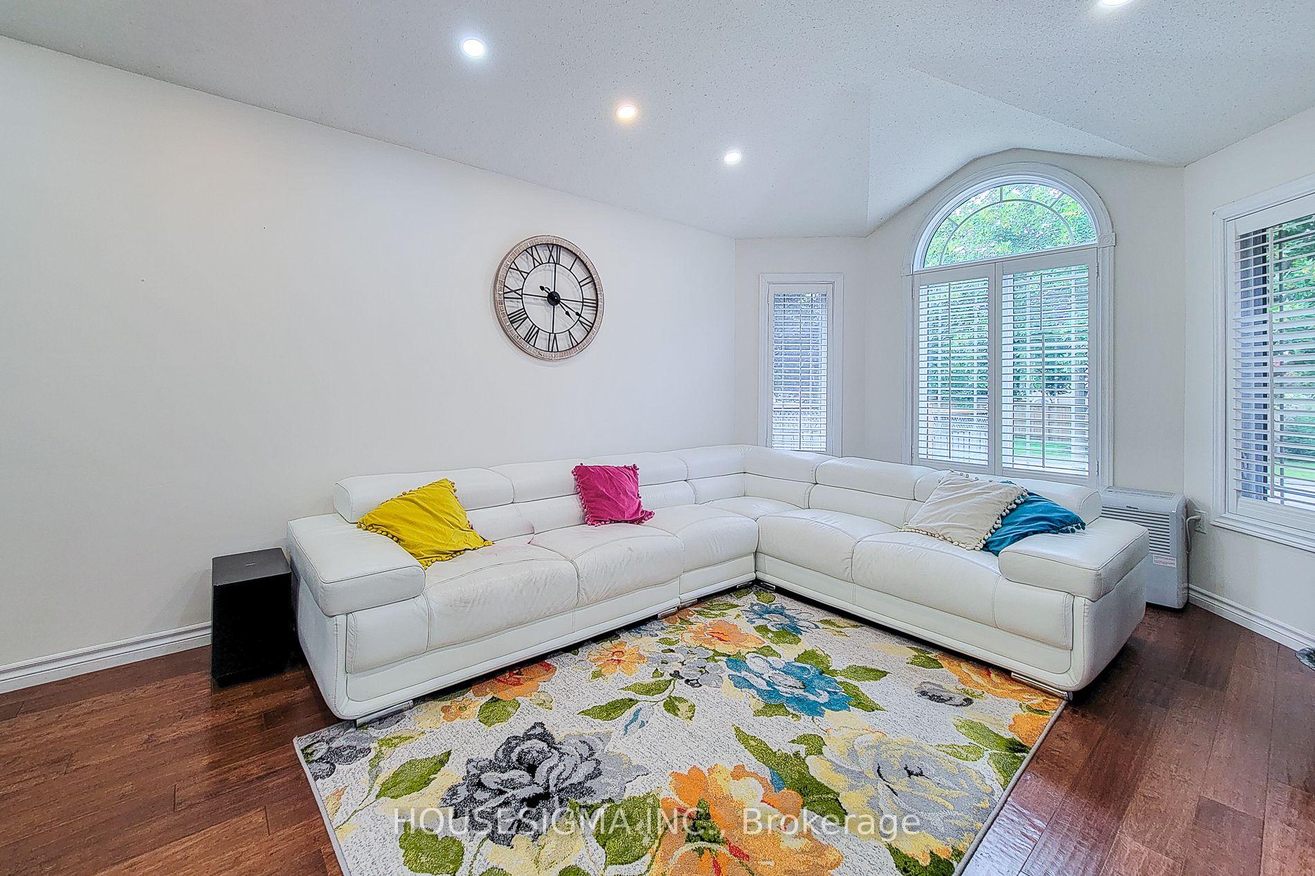 Photo 7 of 4 Treeview Court, Hamilton, Stoney Creek Mountain — HOMEH