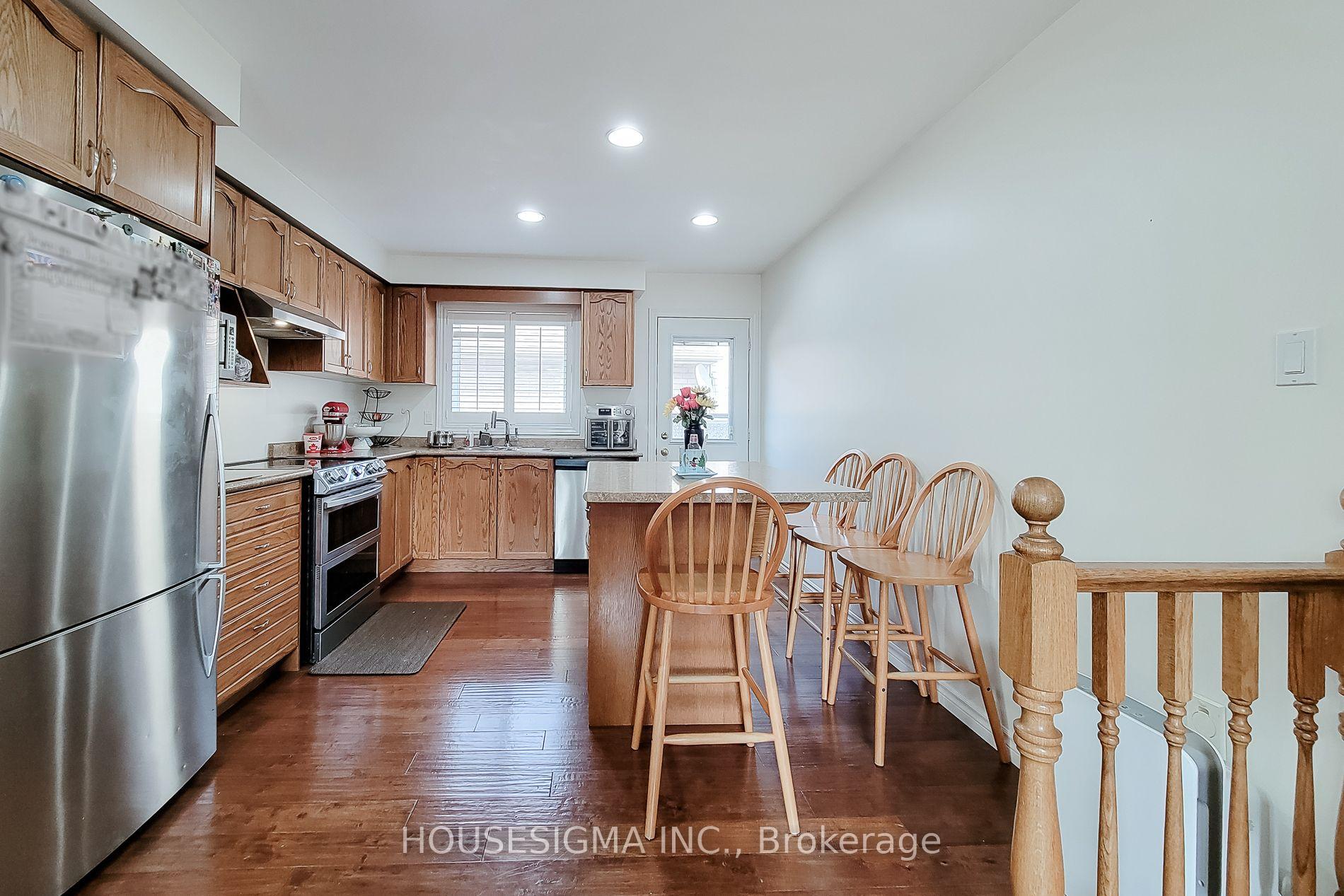 Photo 12 of 4 Treeview Court, Hamilton, Stoney Creek Mountain — HOMEH