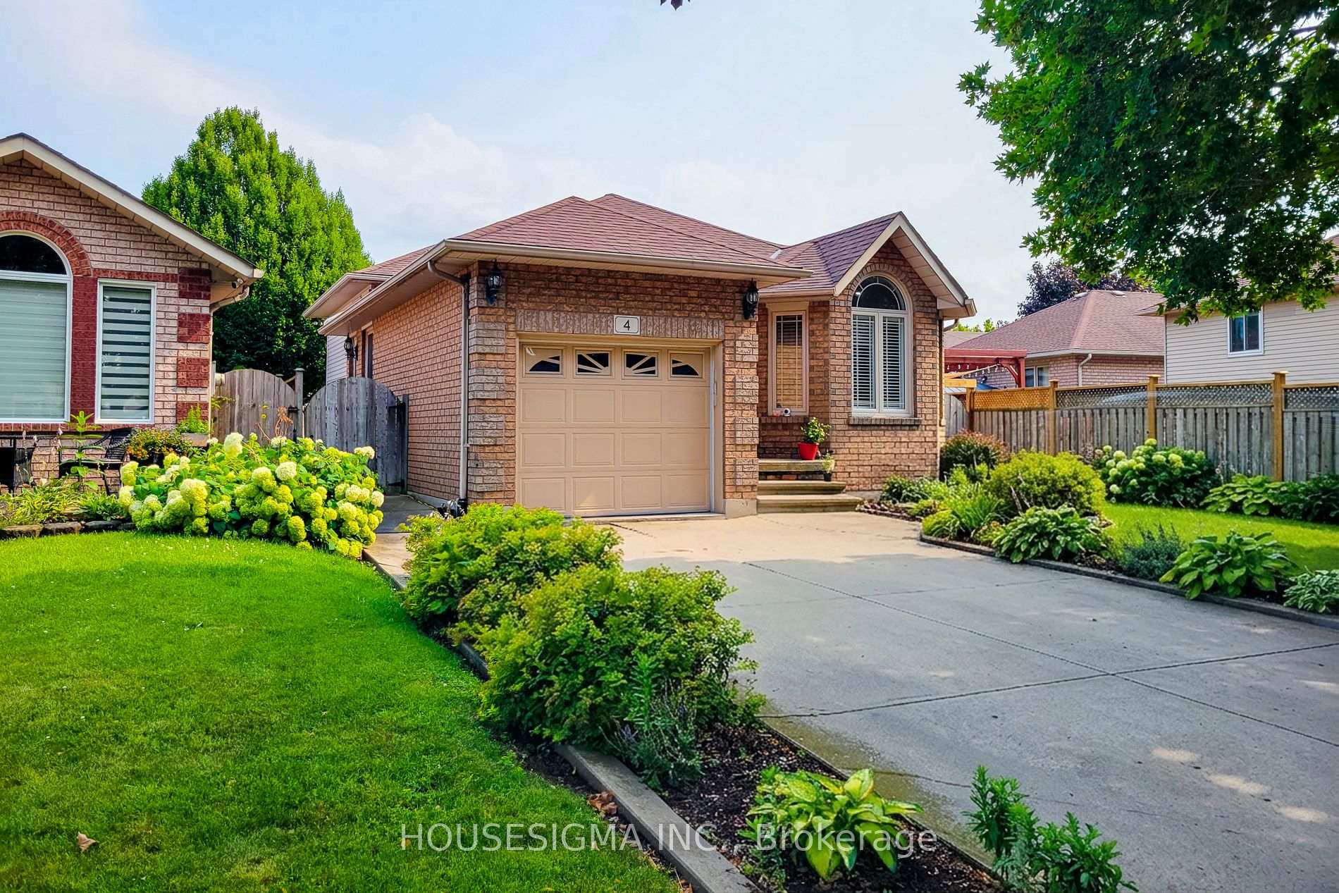 Photo 45 of 4 Treeview Court, Hamilton, Stoney Creek Mountain — HOMEH