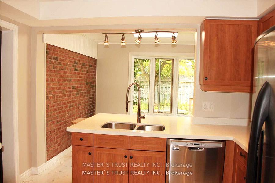 Photo 3 of 2253 Constance Drive, Oakville, Ford — HOMEH