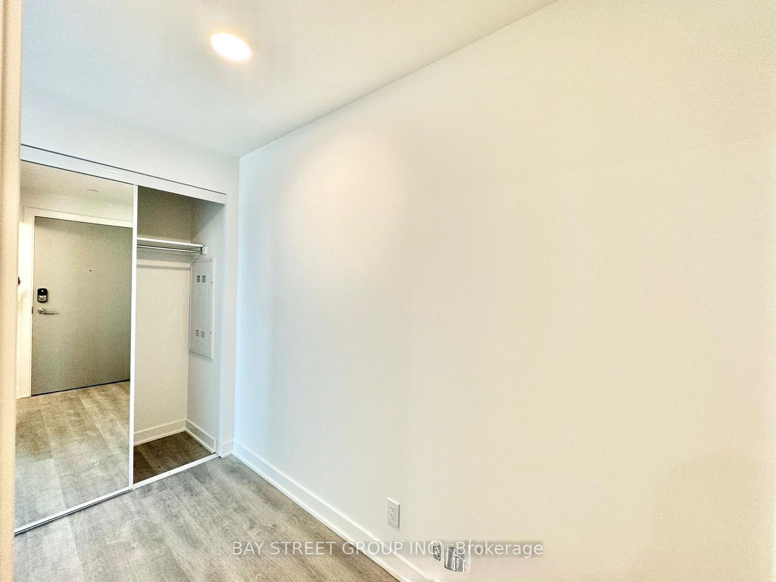Photo 3 of Unit 908B, 1 Promenade Circle, Vaughan, Brownridge — HOMEH