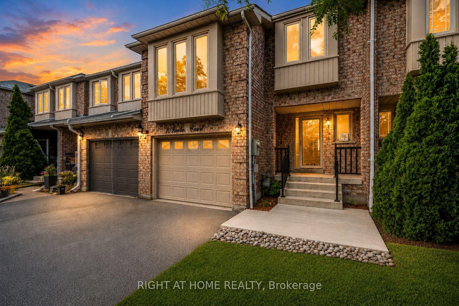 Photo 2 of 10 Lento Court, Vaughan, East Woodbridge — HOMEH