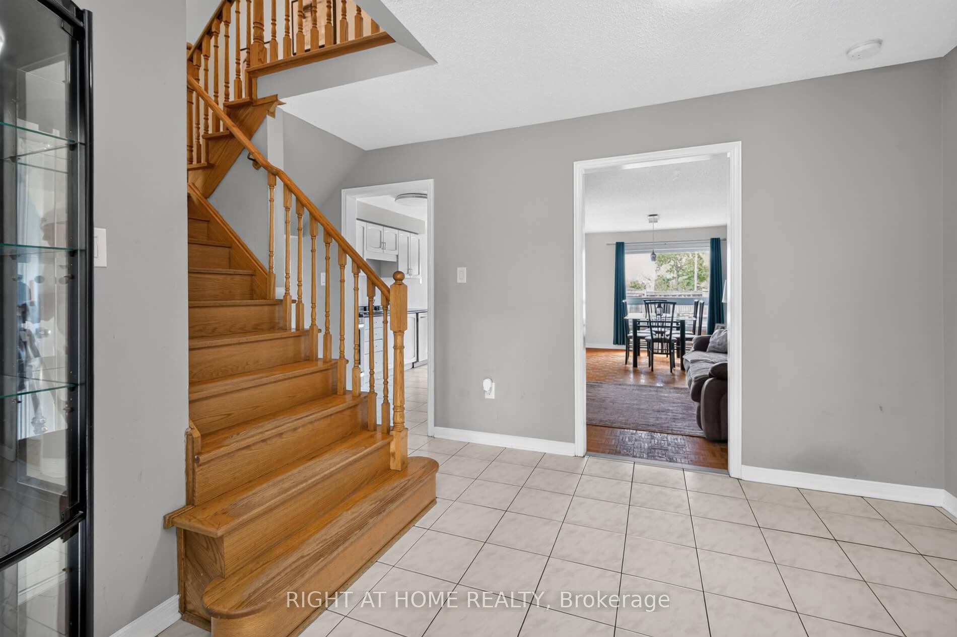 Photo 5 of 10 Lento Court, Vaughan, East Woodbridge — HOMEH