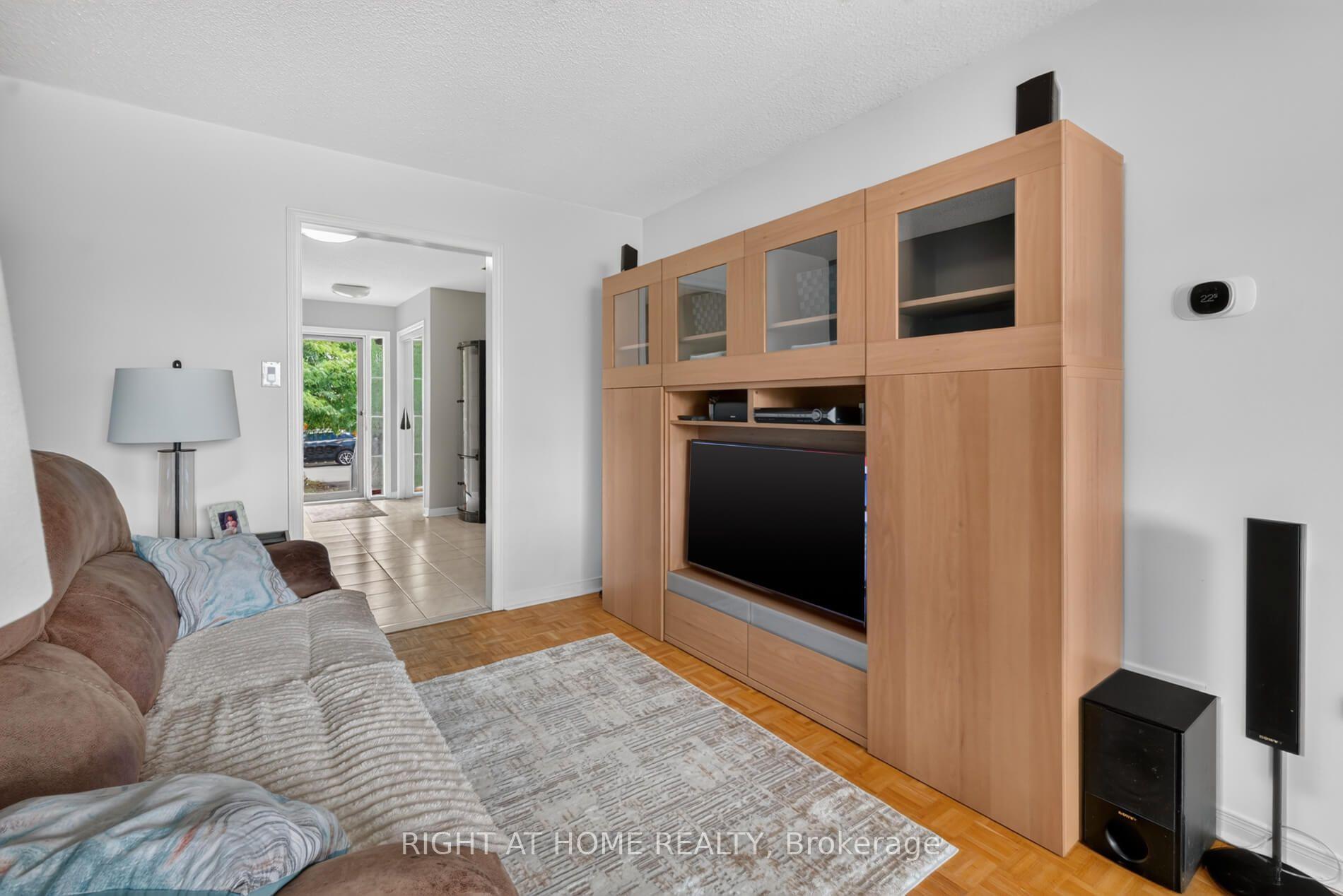 Photo 7 of 10 Lento Court, Vaughan, East Woodbridge — HOMEH