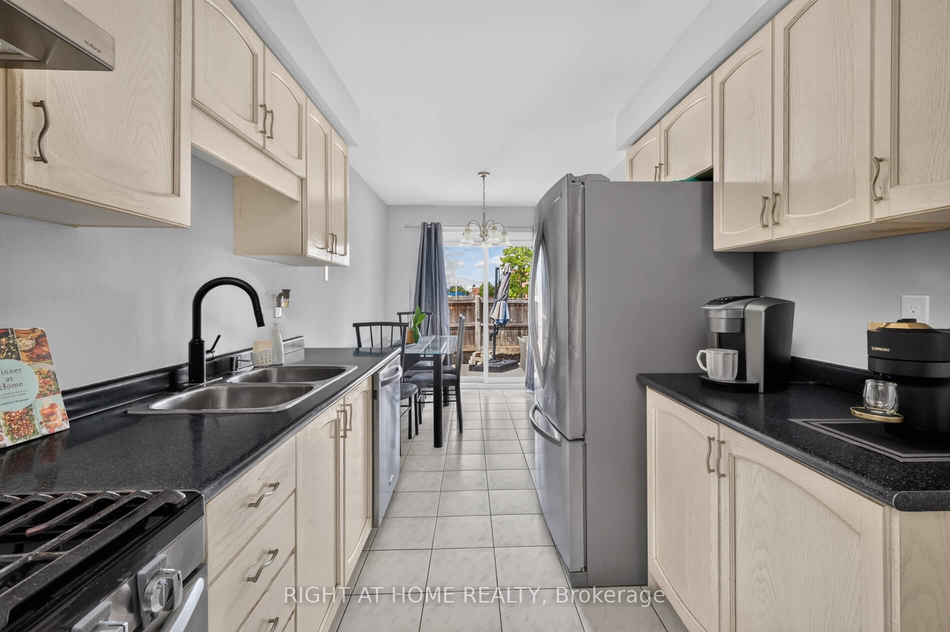 Photo 17 of 10 Lento Court, Vaughan, East Woodbridge — HOMEH